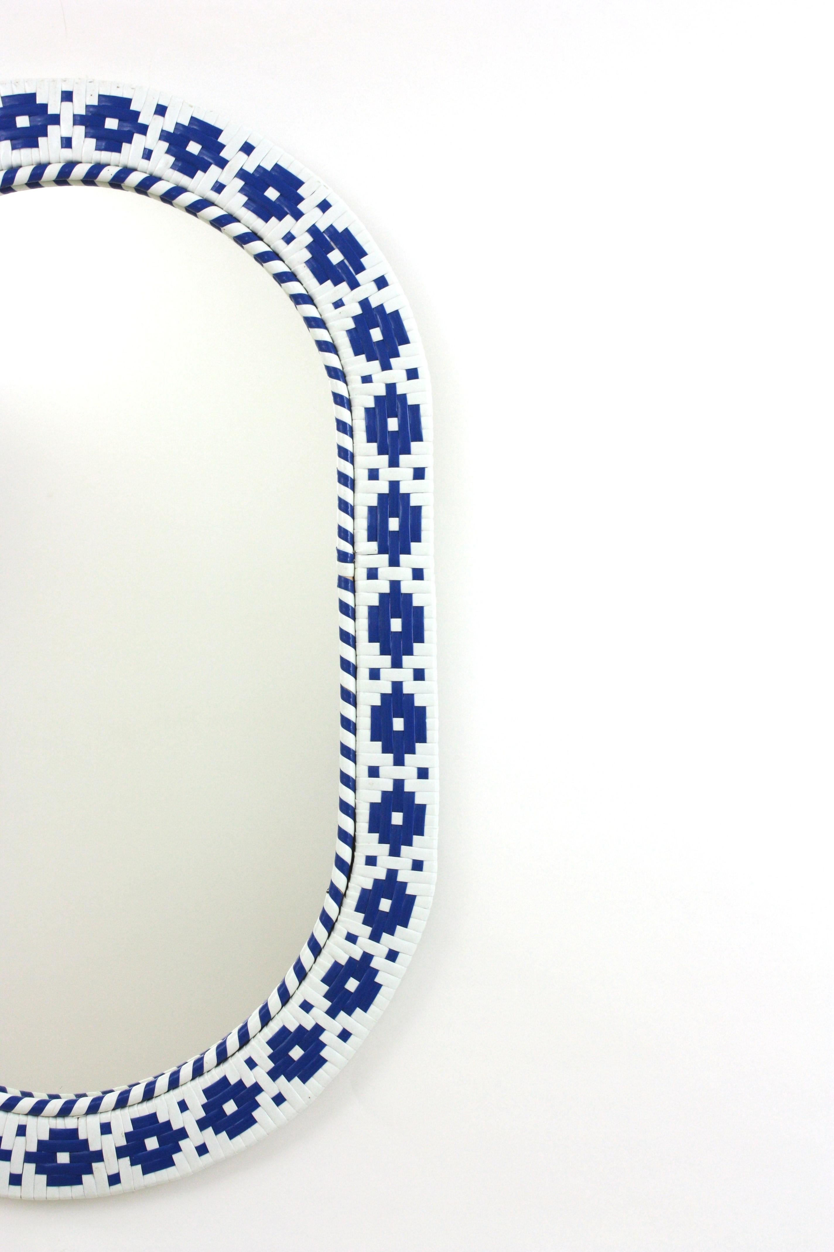XX secolo Specchio ovale intrecciato bianco e blu del Medioevo in vendita