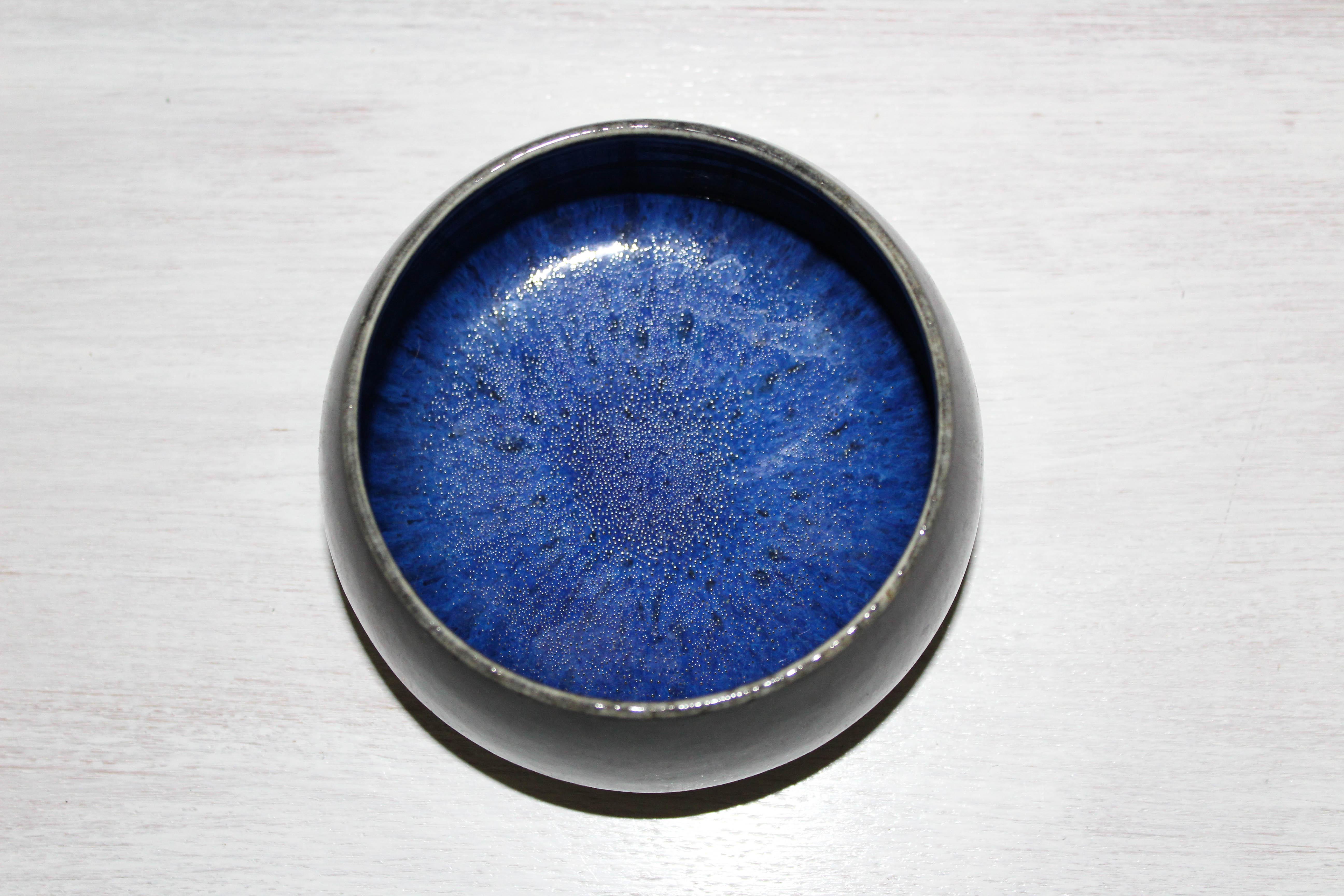 Ceramic bowl by Swedish designer Gunnar Nylund for Rörstrand. This bowl has a very nice blue glaze and is in very good vintage condition.