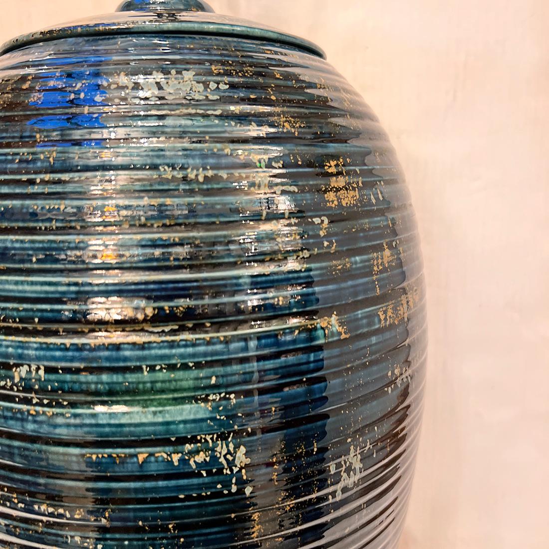 Céramique Lampe en céramique bleue du milieu du siècle en vente