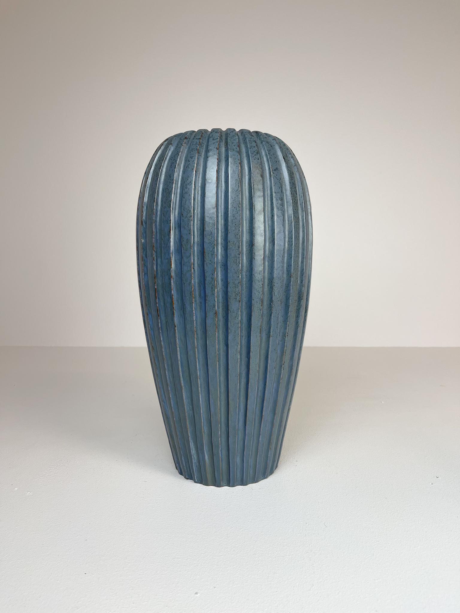 Wonderful large blue rare floor vase. Produced at Ekeby and designed by Vicke Lindstand in the 1940s.
Its streamline shape makes it perfectly adapted to the modern home. Drilled hole on the top. This blue version of the vase is not that common to