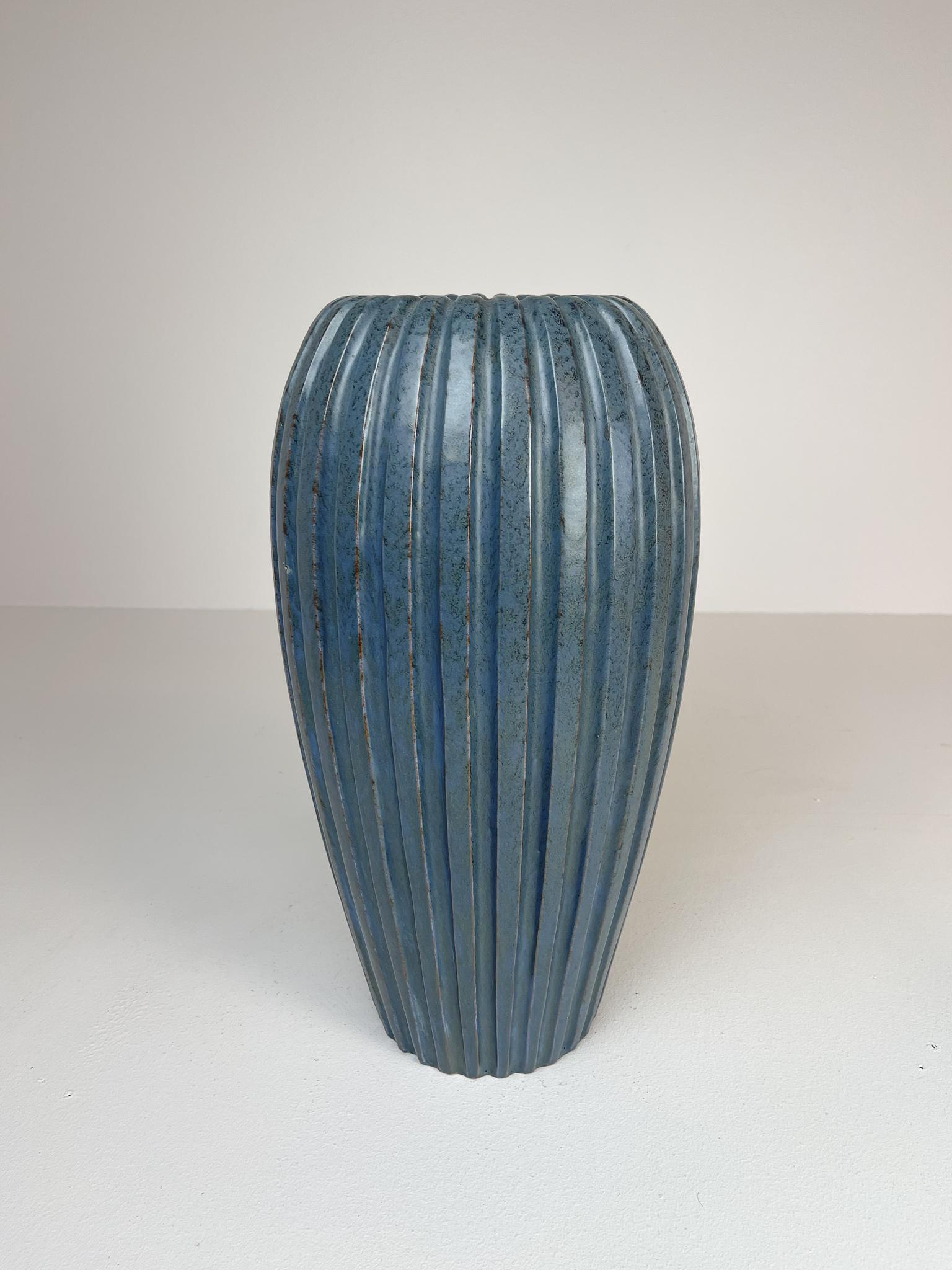 Mid-Century Modern Vase de sol bleu du milieu du siècle dernier de Vicke Lindstrand, années 1950, Suède en vente
