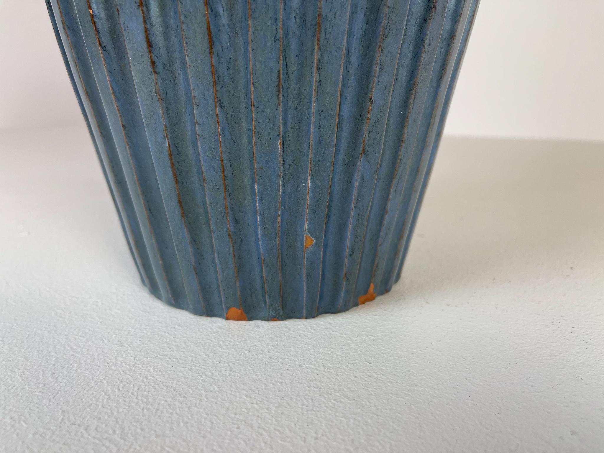 Midcentury Blue Floor Vase by Vicke Lindstrand, 1950s, Sweden In Good Condition For Sale In Hillringsberg, SE