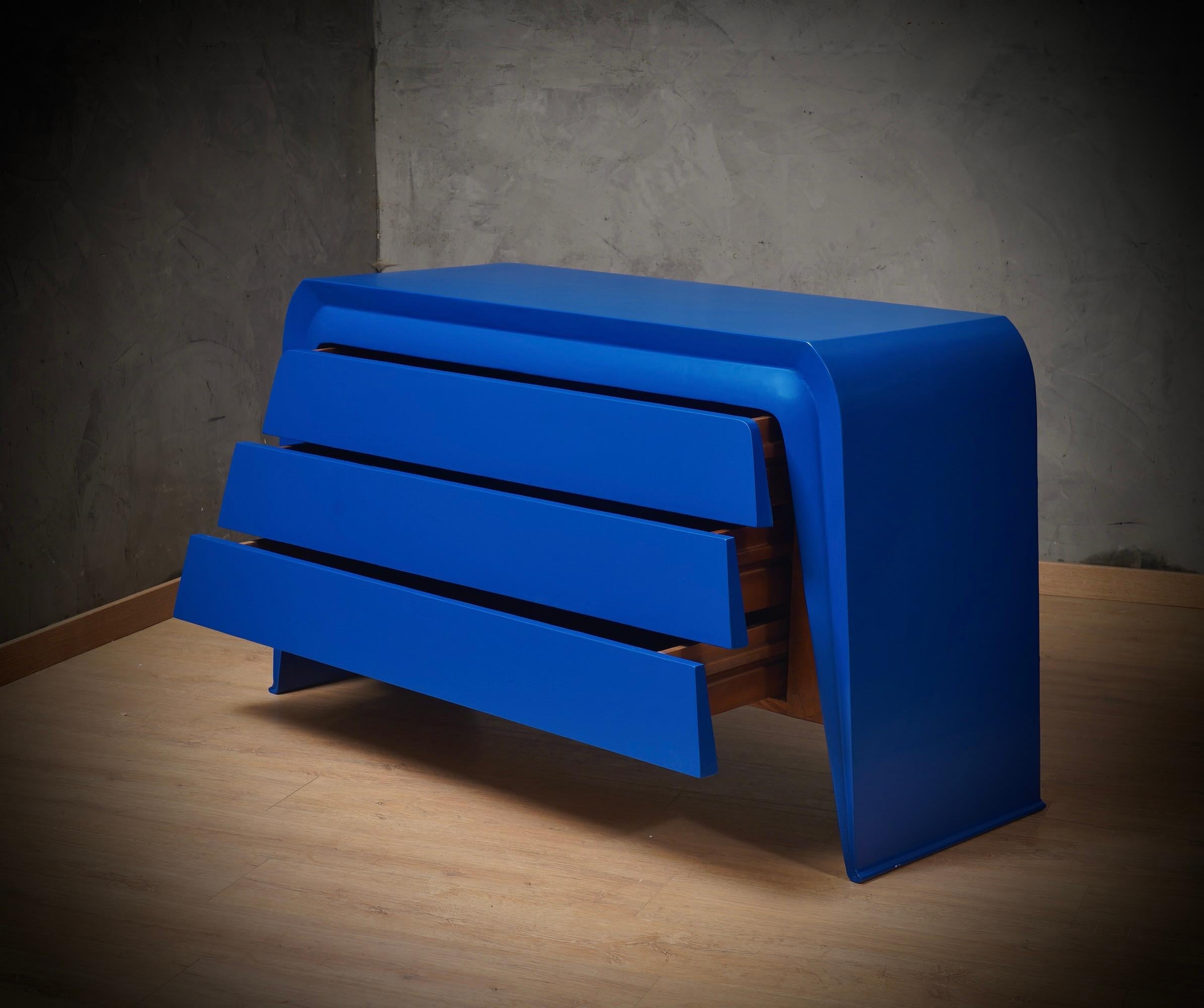 Cassettiera italiana in pelle di capra blu del MidCentury, 1990 In condizioni buone in vendita a Rome, IT