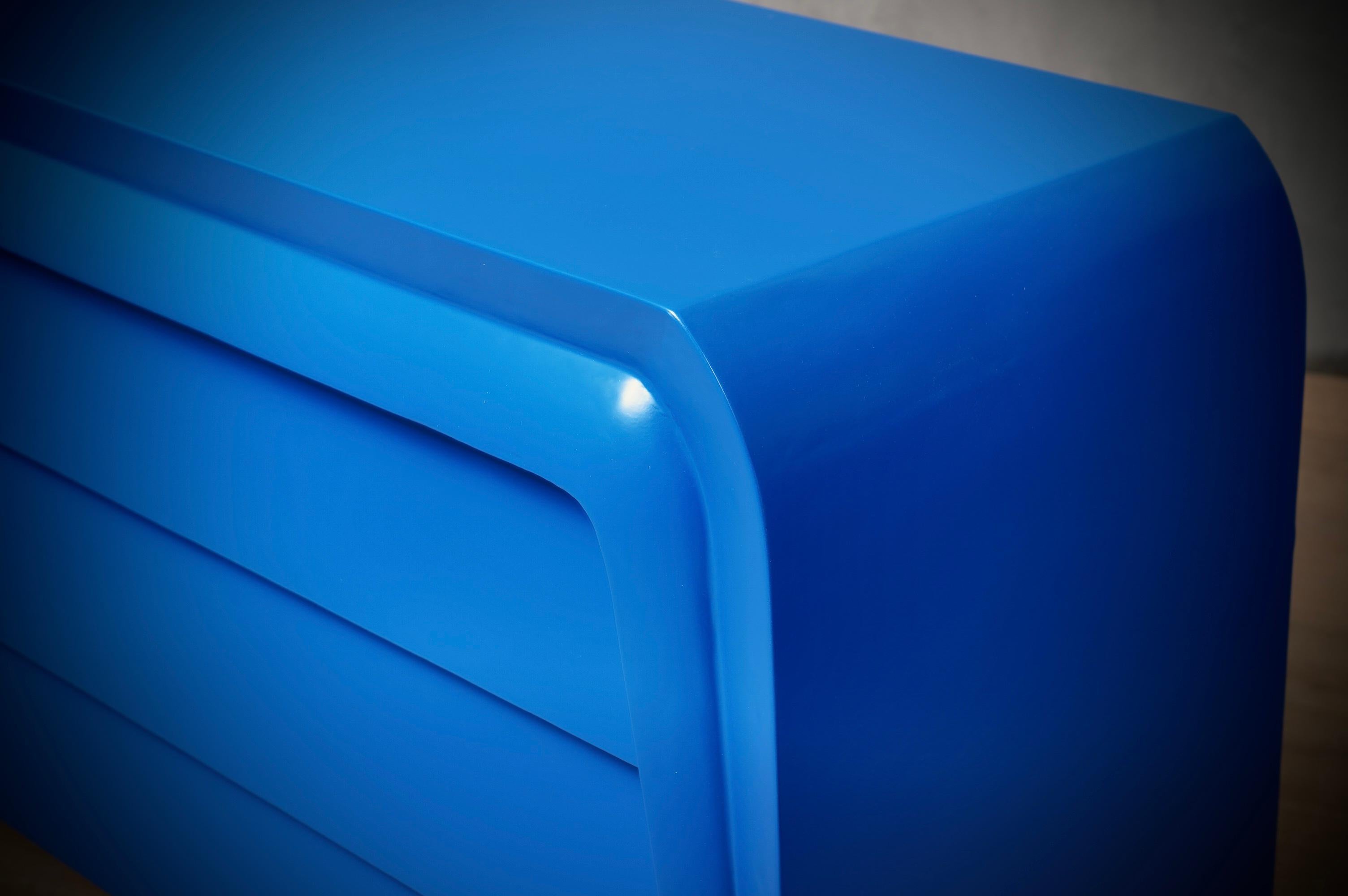 MidCentury Blue Goatskin Italian Commode Chest of Drawer, 1990 In Good Condition For Sale In Roma, Lazio