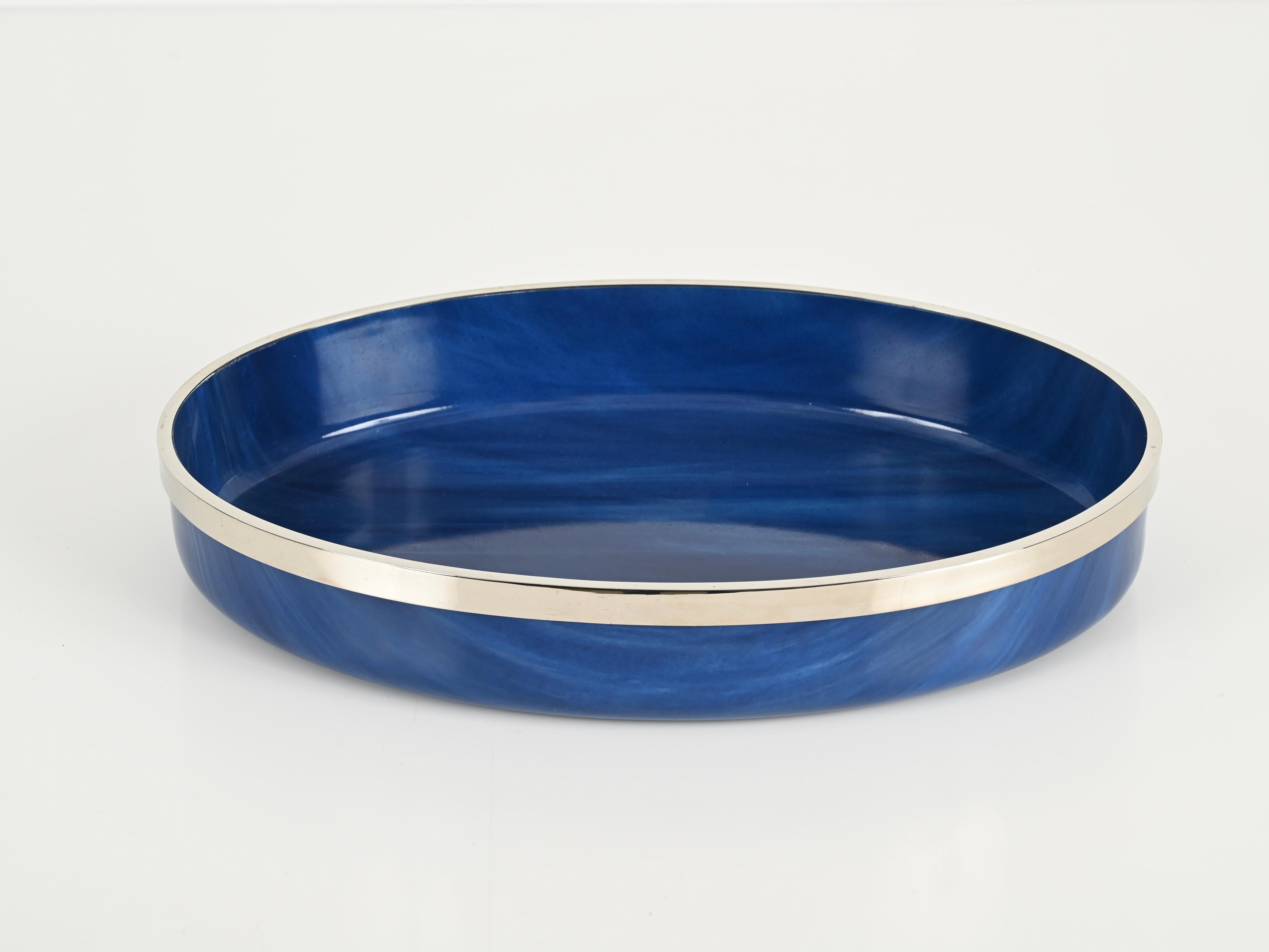 Bandeja de servir ovalada de lucita y cromo azul océano de mediados de siglo, Italia Años 80 Italiano en venta