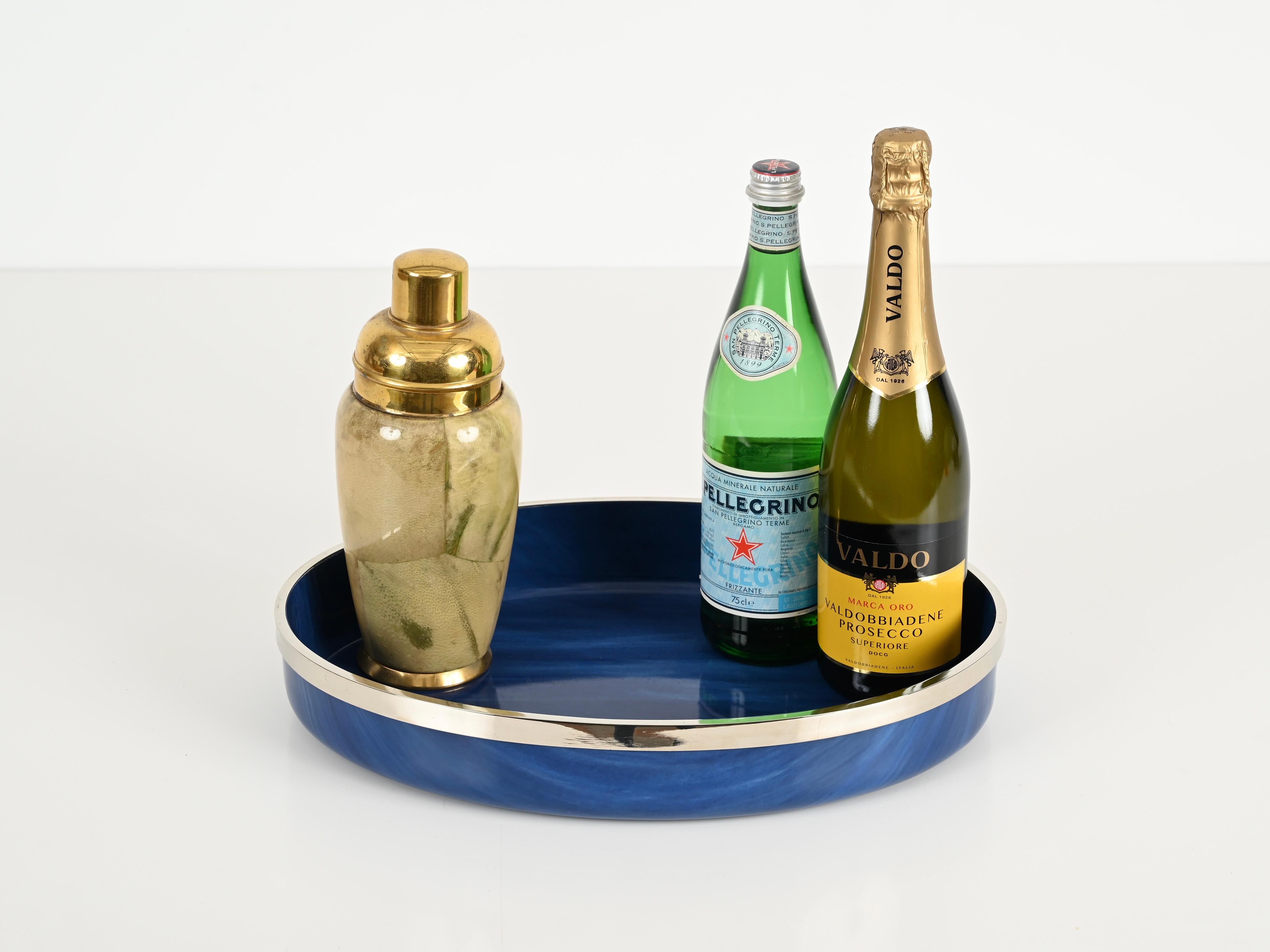 Bandeja de servir ovalada de lucita y cromo azul océano de mediados de siglo, Italia Años 80 en Bueno estado para la venta en Roma, IT