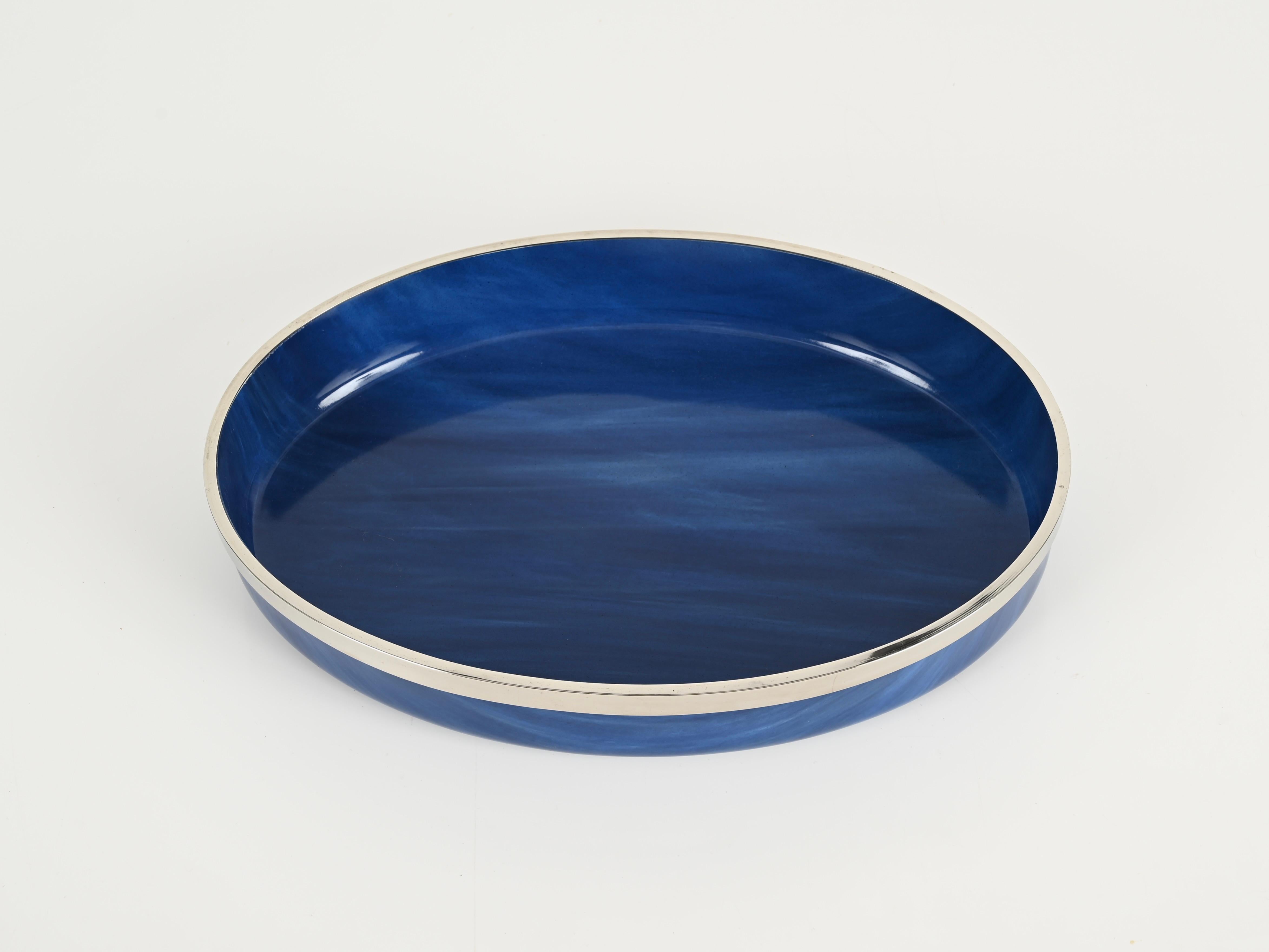 Bandeja de servir ovalada de lucita y cromo azul océano de mediados de siglo, Italia Años 80 siglo XX en venta