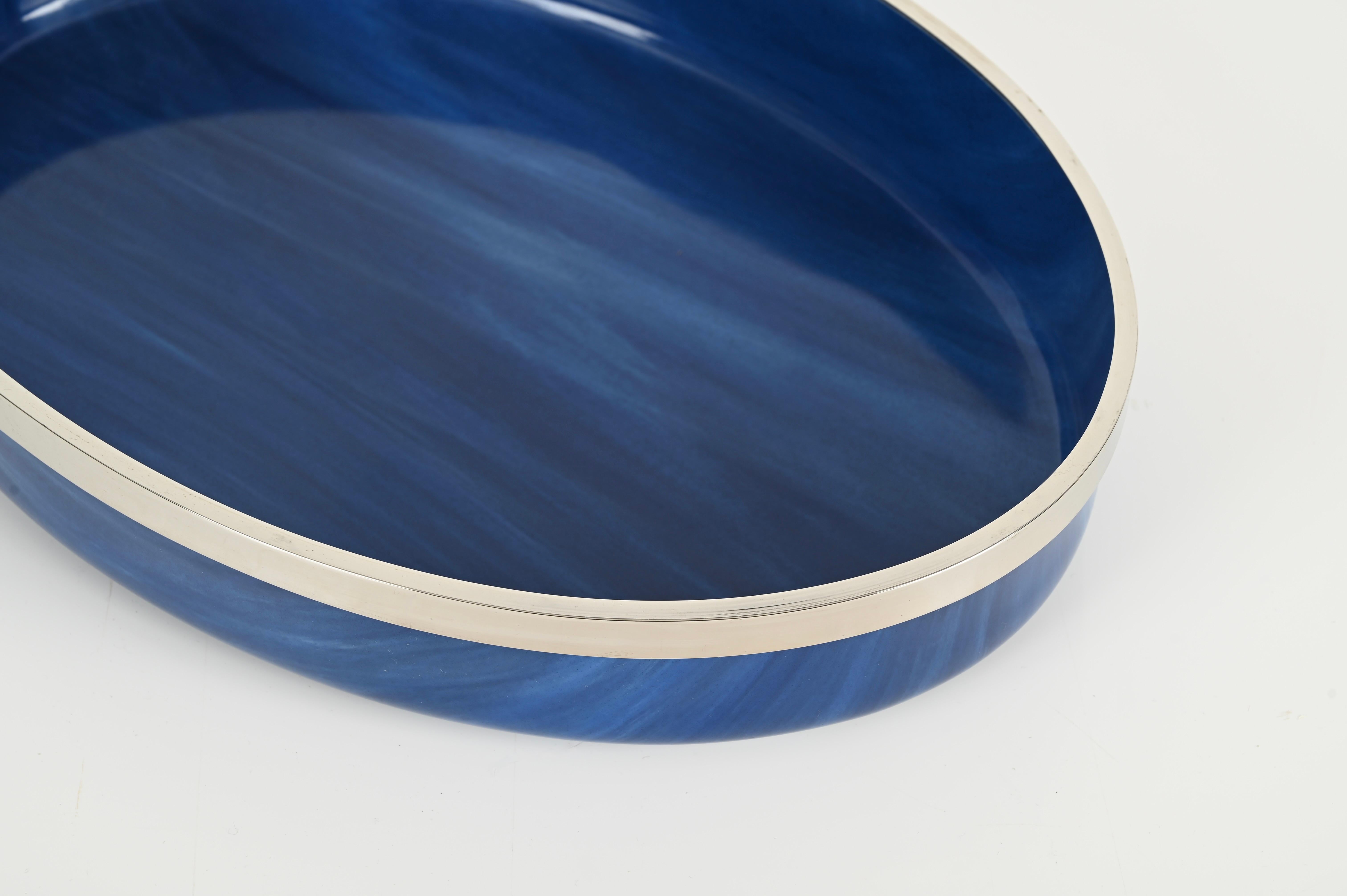 Bandeja de servir ovalada de lucita y cromo azul océano de mediados de siglo, Italia Años 80 Metal en venta