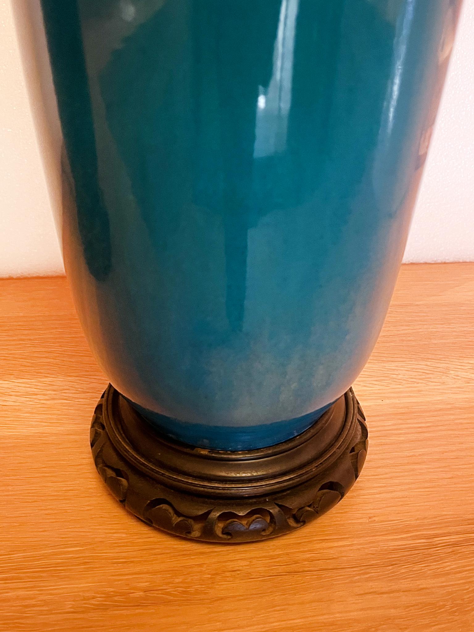 Lampade da tavolo in porcellana blu del Medioevo di Warren Kessler - una coppia in vendita 1