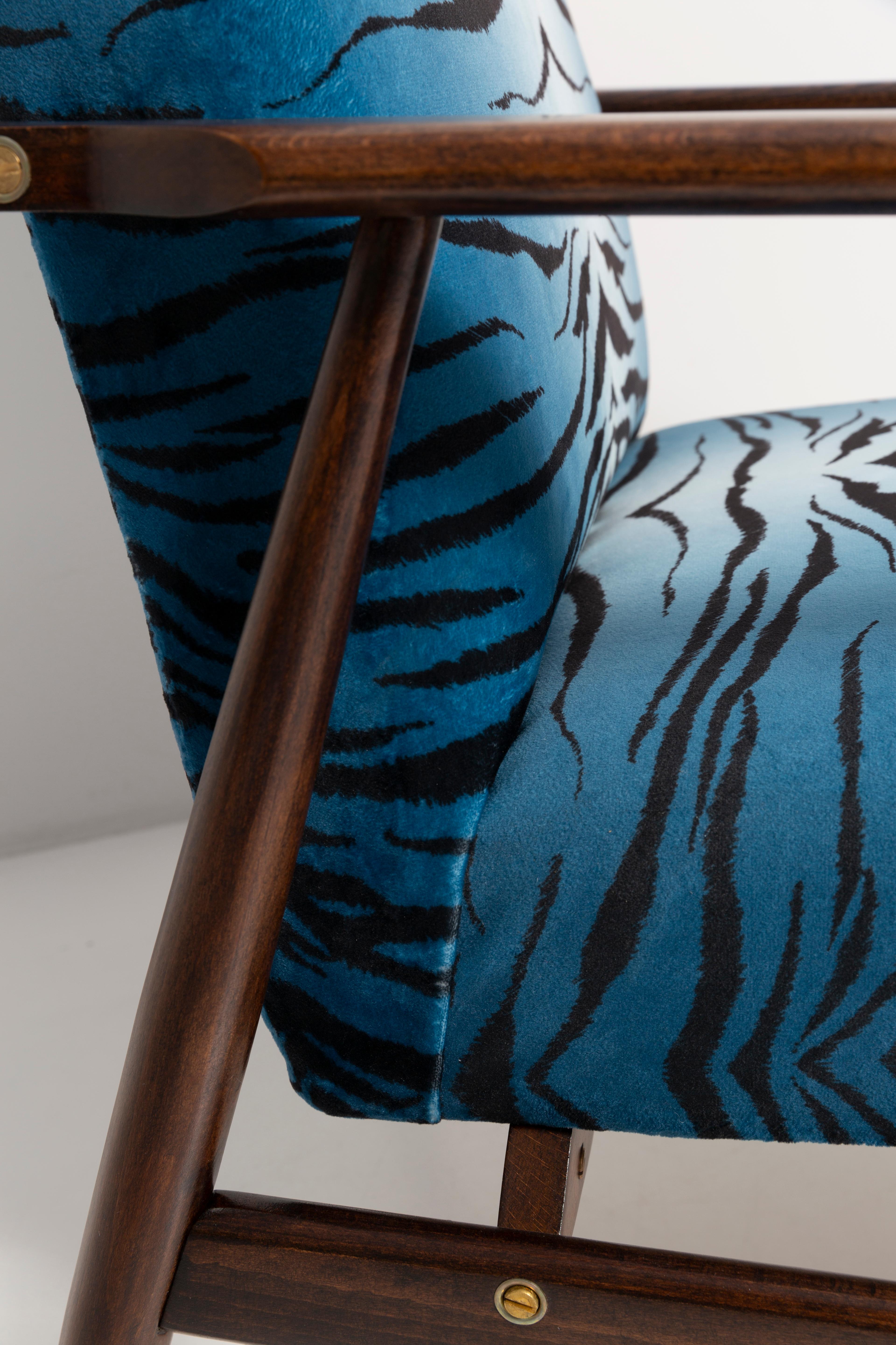 Mid-Century Modern Mid-Century Blue Zebra Print Velvet Dante Armchair, H. Lis, 1960s For Sale