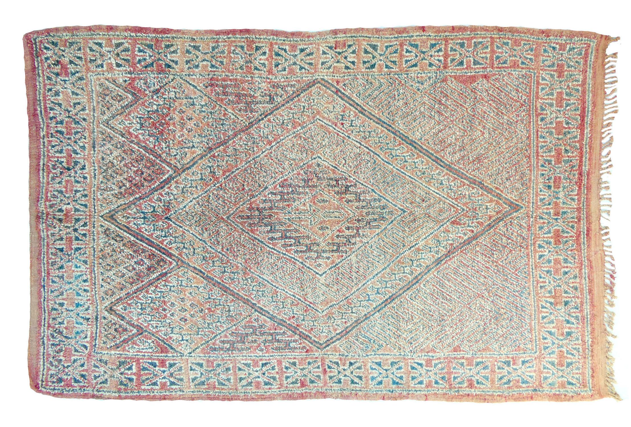 Tappeto Midcentury Blush Pink Moroccan Beni Mguild 6' x 8'10 in vendita 5