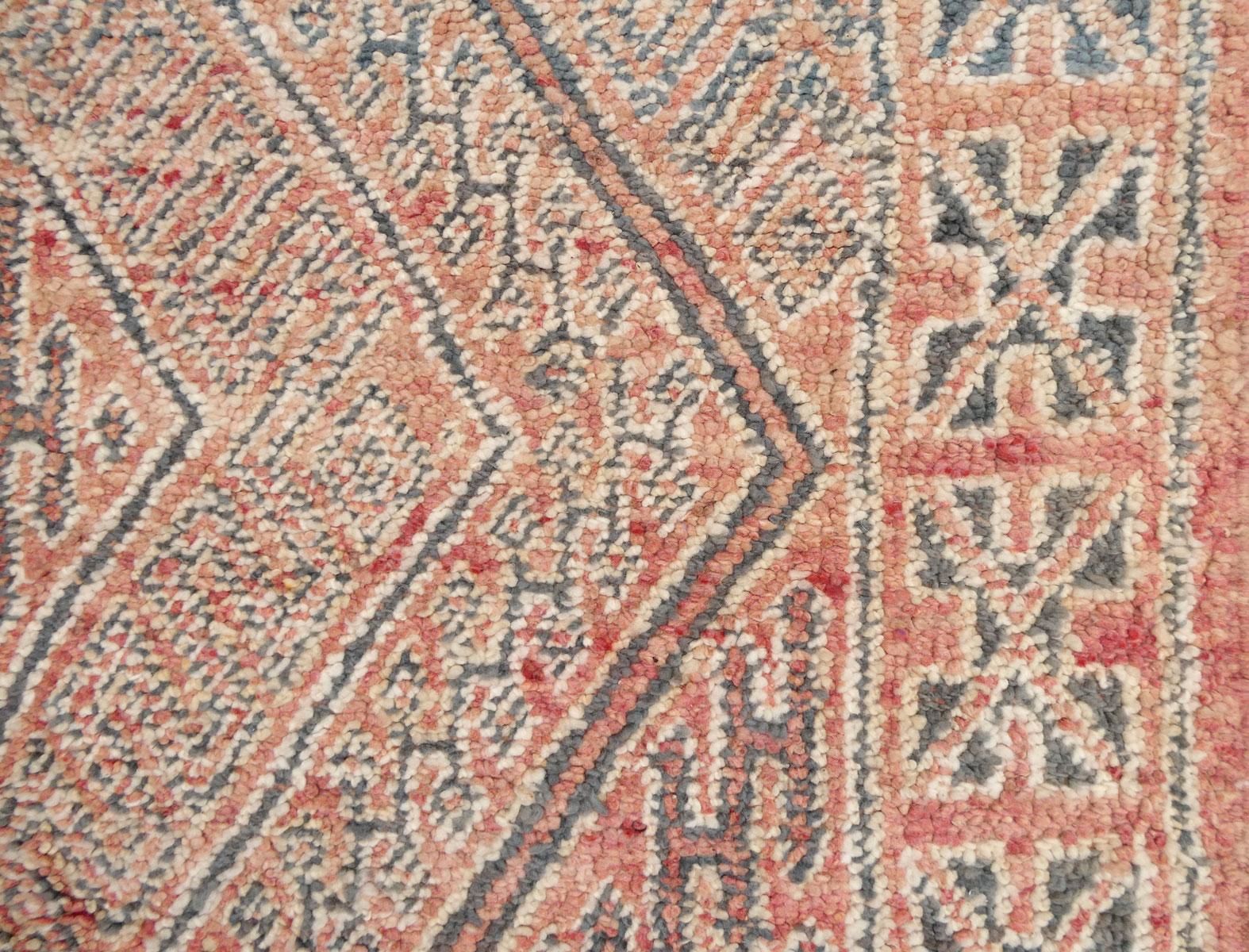 Marocchino Tappeto Midcentury Blush Pink Moroccan Beni Mguild 6' x 8'10 in vendita