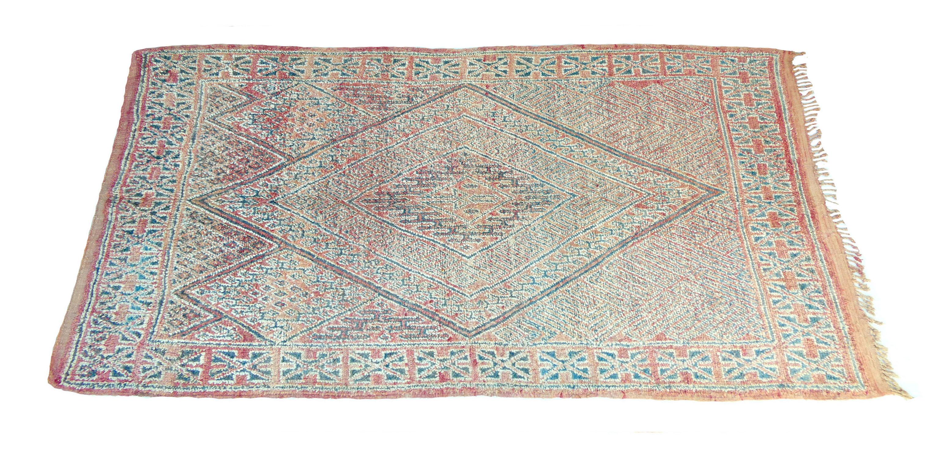 Tappeto Midcentury Blush Pink Moroccan Beni Mguild 6' x 8'10 in vendita 2