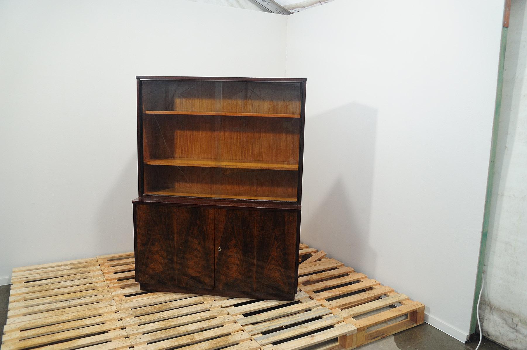 Midcentury bookcase by Setona, 1950´s, Czechoslovakia For Sale 3