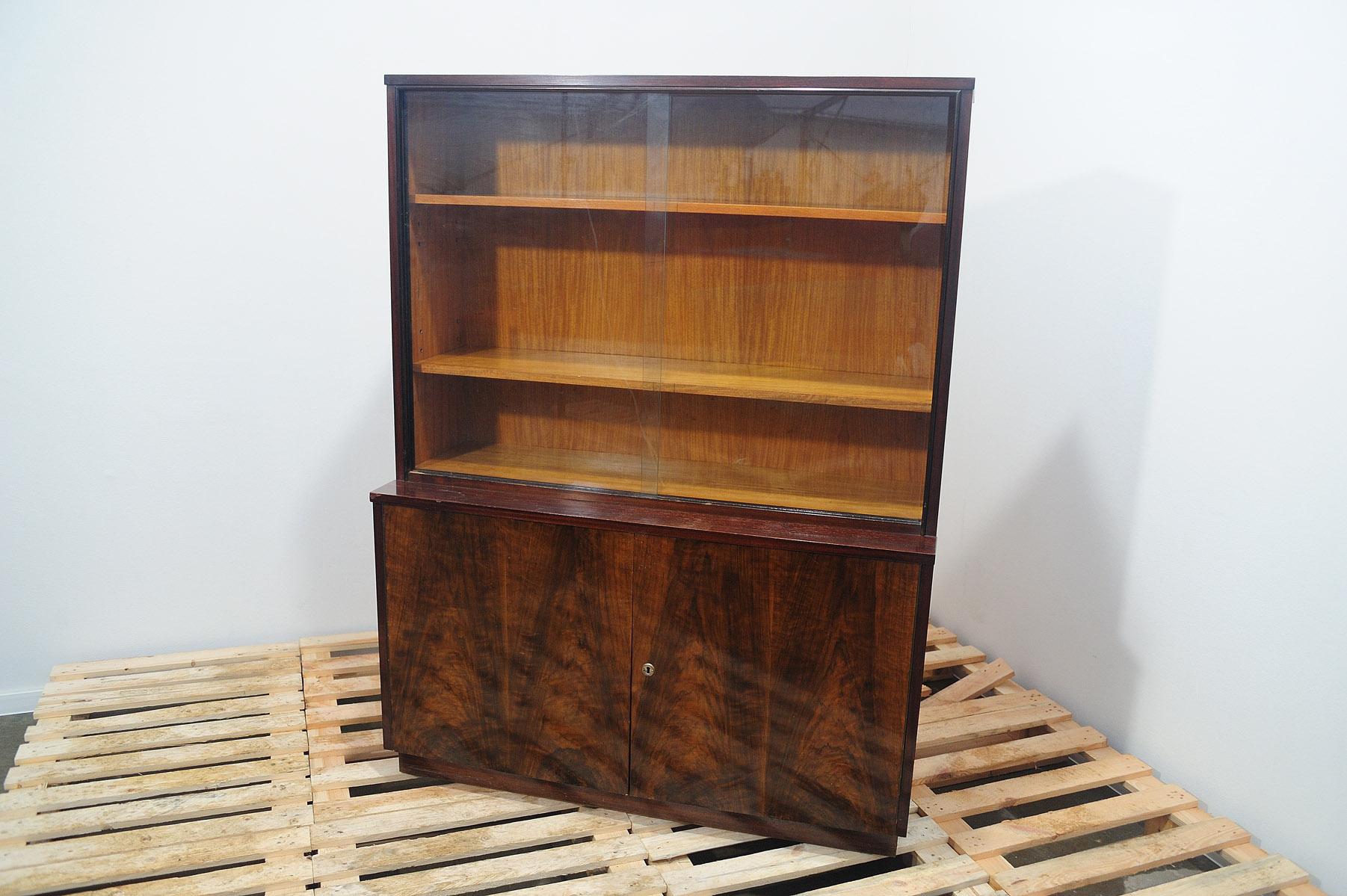 Midcentury bookcase by Setona, 1950´s, Czechoslovakia For Sale 7