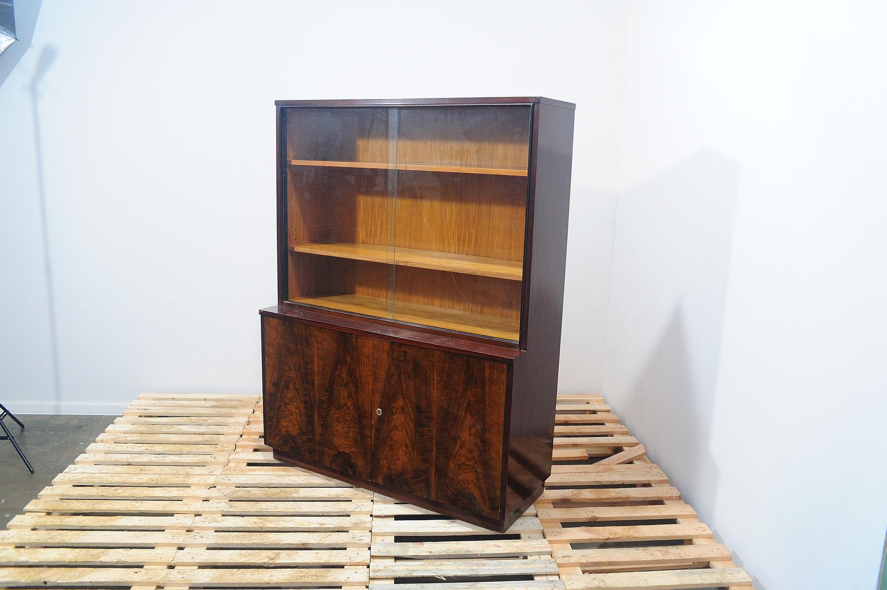 Midcentury bookcase by Setona, 1950´s, Czechoslovakia In Good Condition For Sale In Prague 8, CZ