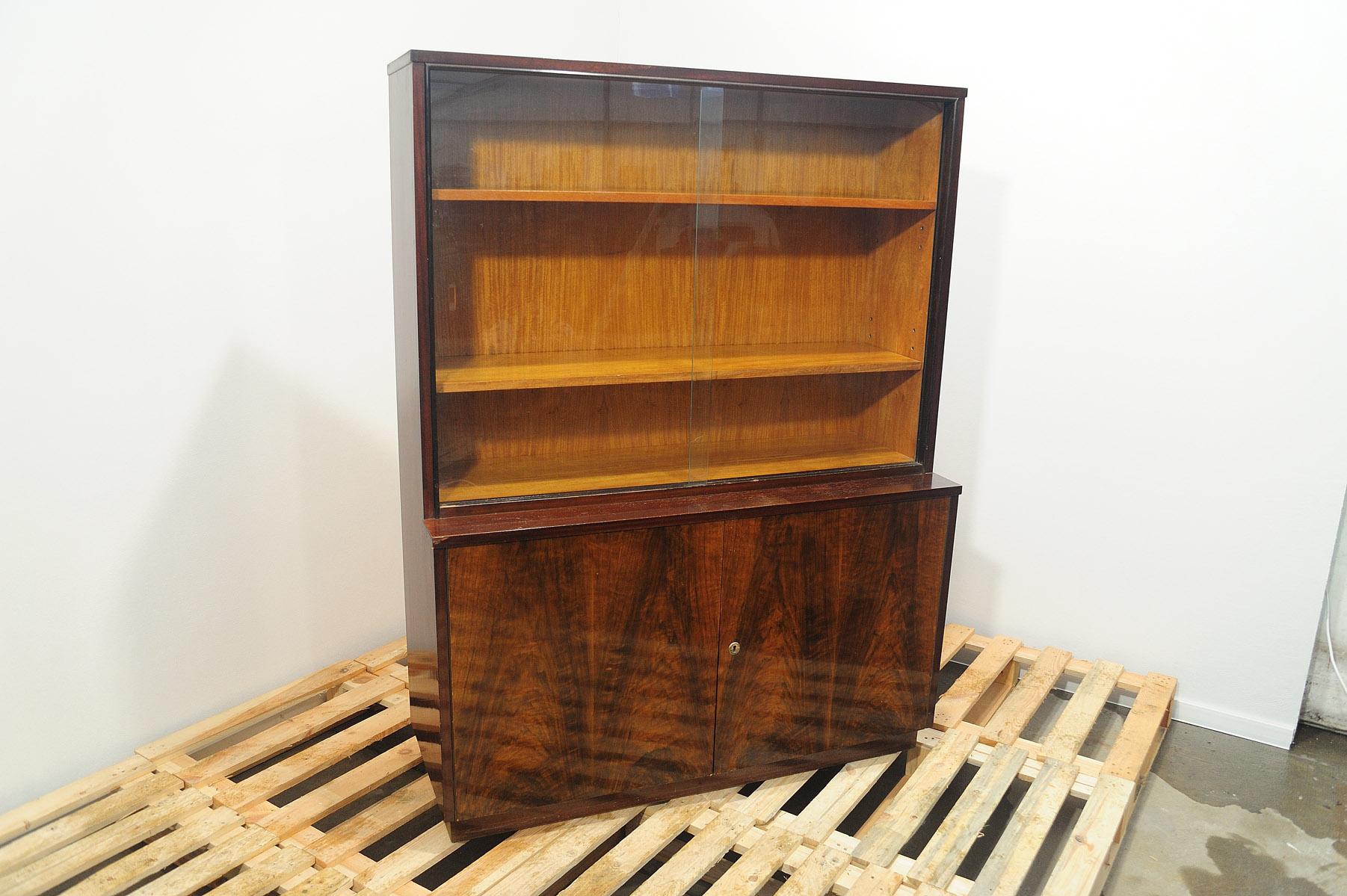 Midcentury bookcase by Setona, 1950´s, Czechoslovakia For Sale 1