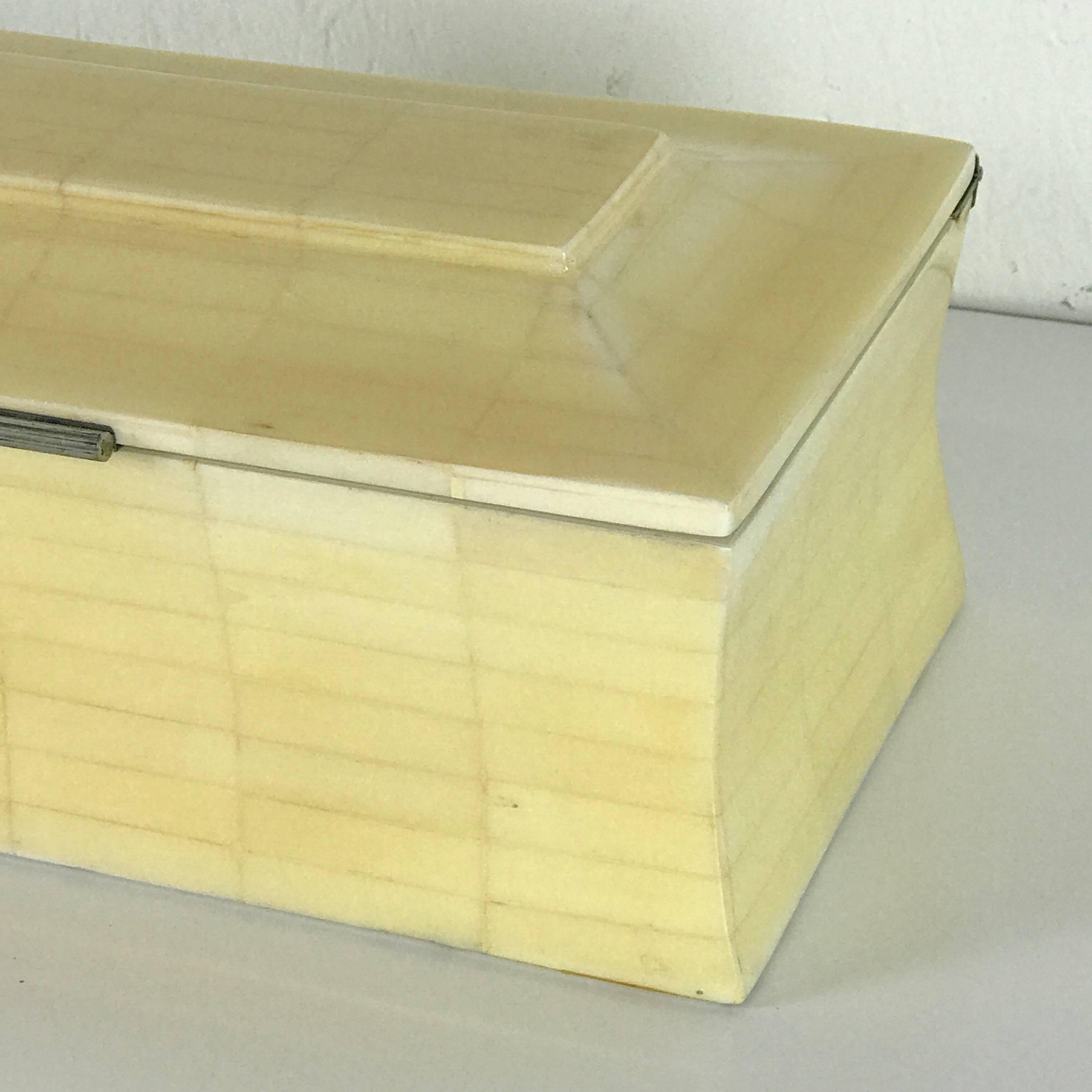 Midcentury Bookmatched Bone Table Box In Excellent Condition For Sale In Atlanta, GA