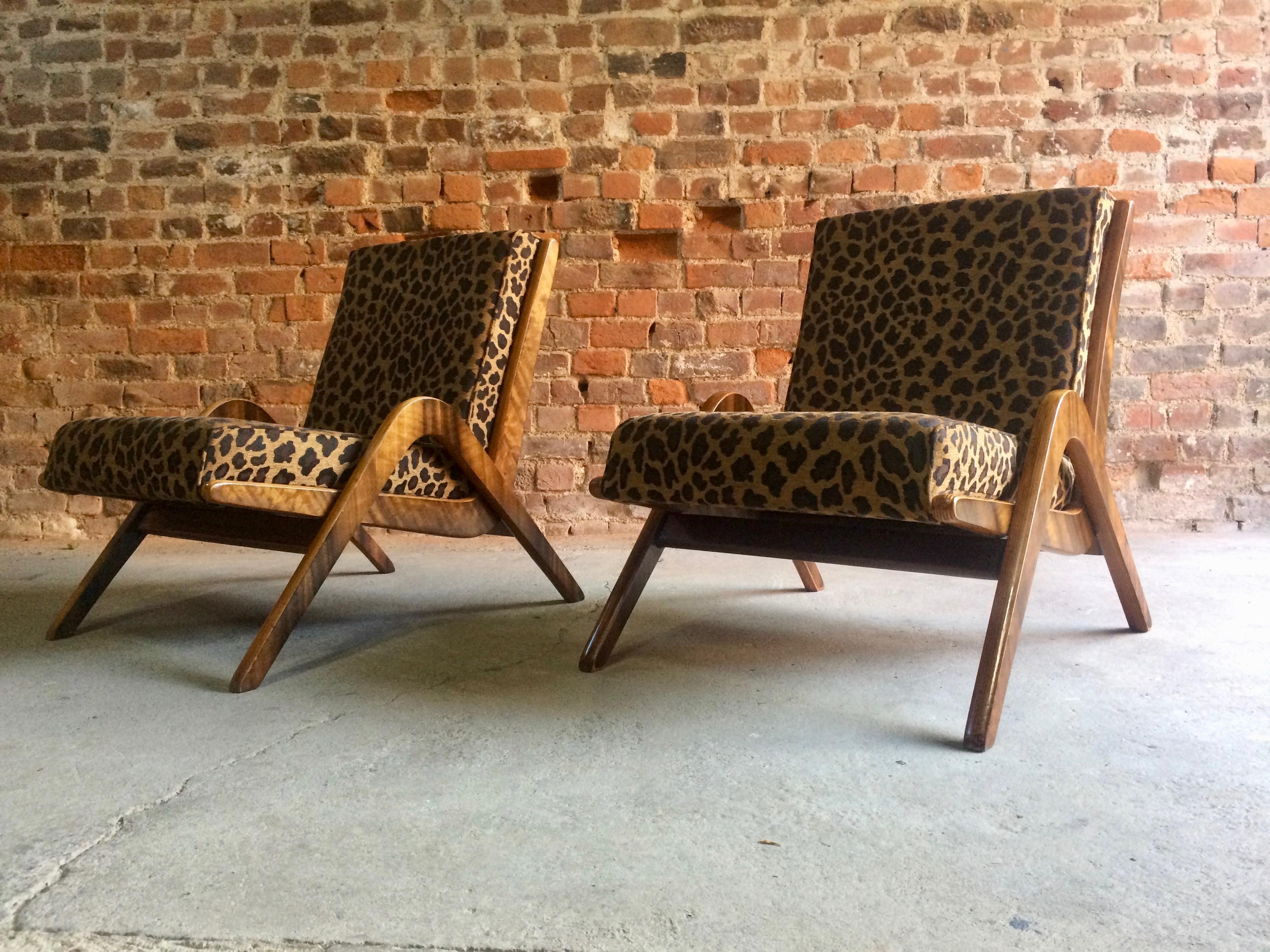 Midcentury Boomerang Chairs Pair by Neil Morris for Morris of Glasgow Walnut In Good Condition In Longdon, Tewkesbury