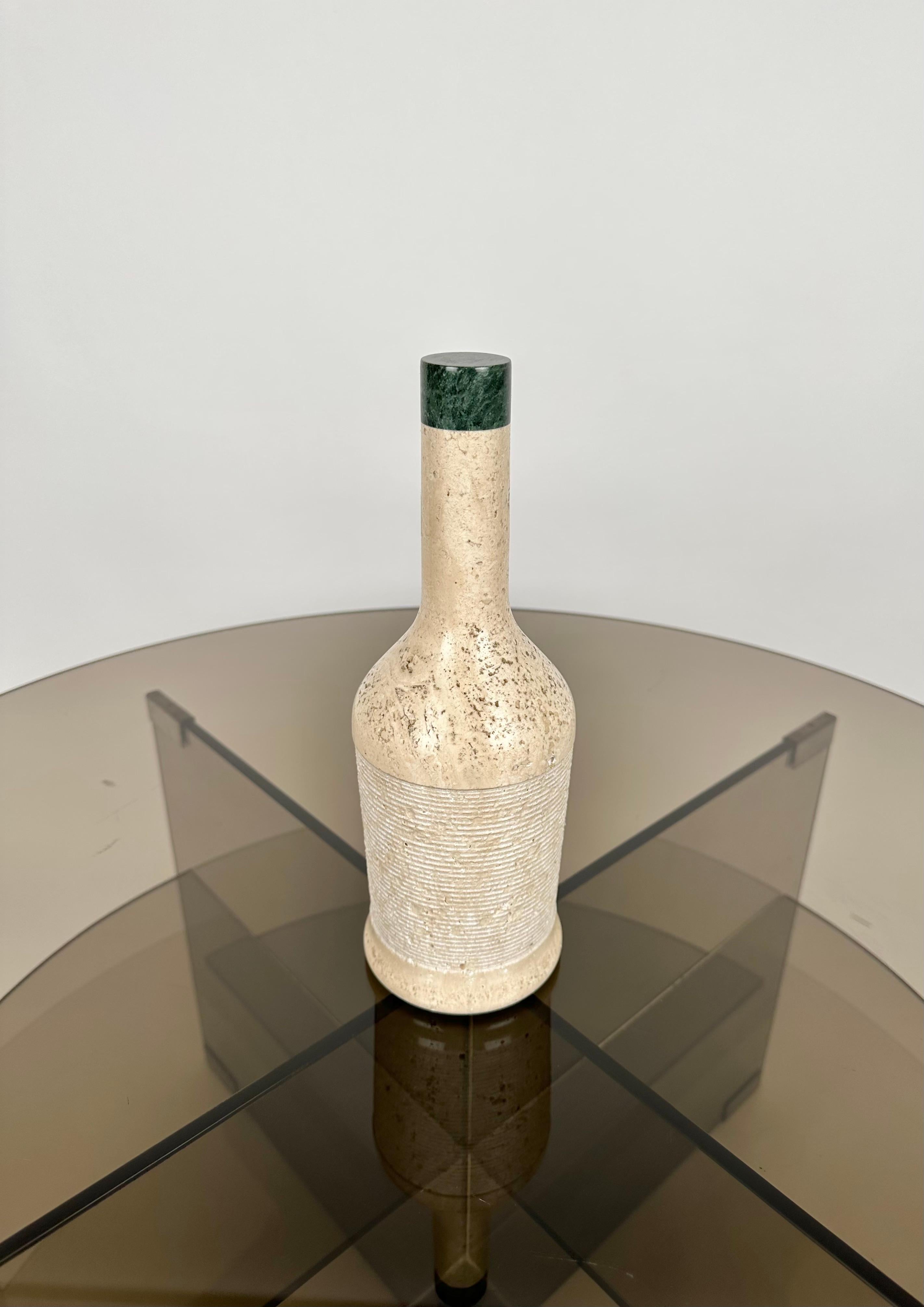 Flaschenförmige Skulptur aus Travertin aus der Mitte des Jahrhunderts, Italien, 1970er Jahre (Moderne der Mitte des Jahrhunderts) im Angebot