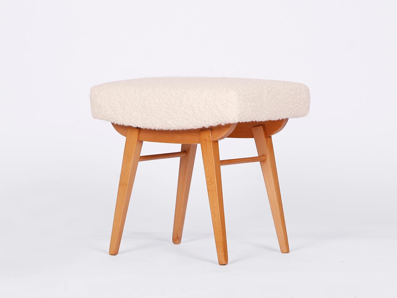 Mid-Century moderno Sgabello da panca in bouclè di metà secolo con alpaca, anni '60 in vendita