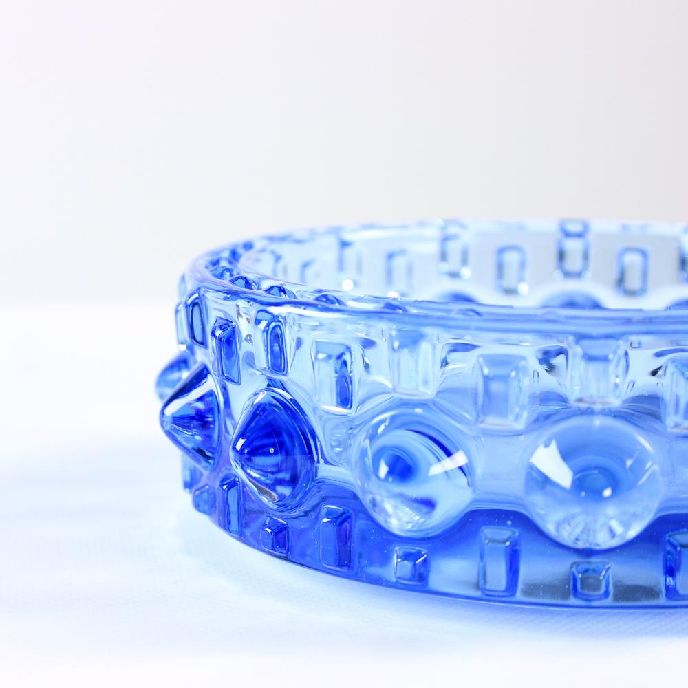 Midcentury Bowl in Blue Glass, Design by Frantisek Pečený, Czechoslovakia 1960s For Sale 1