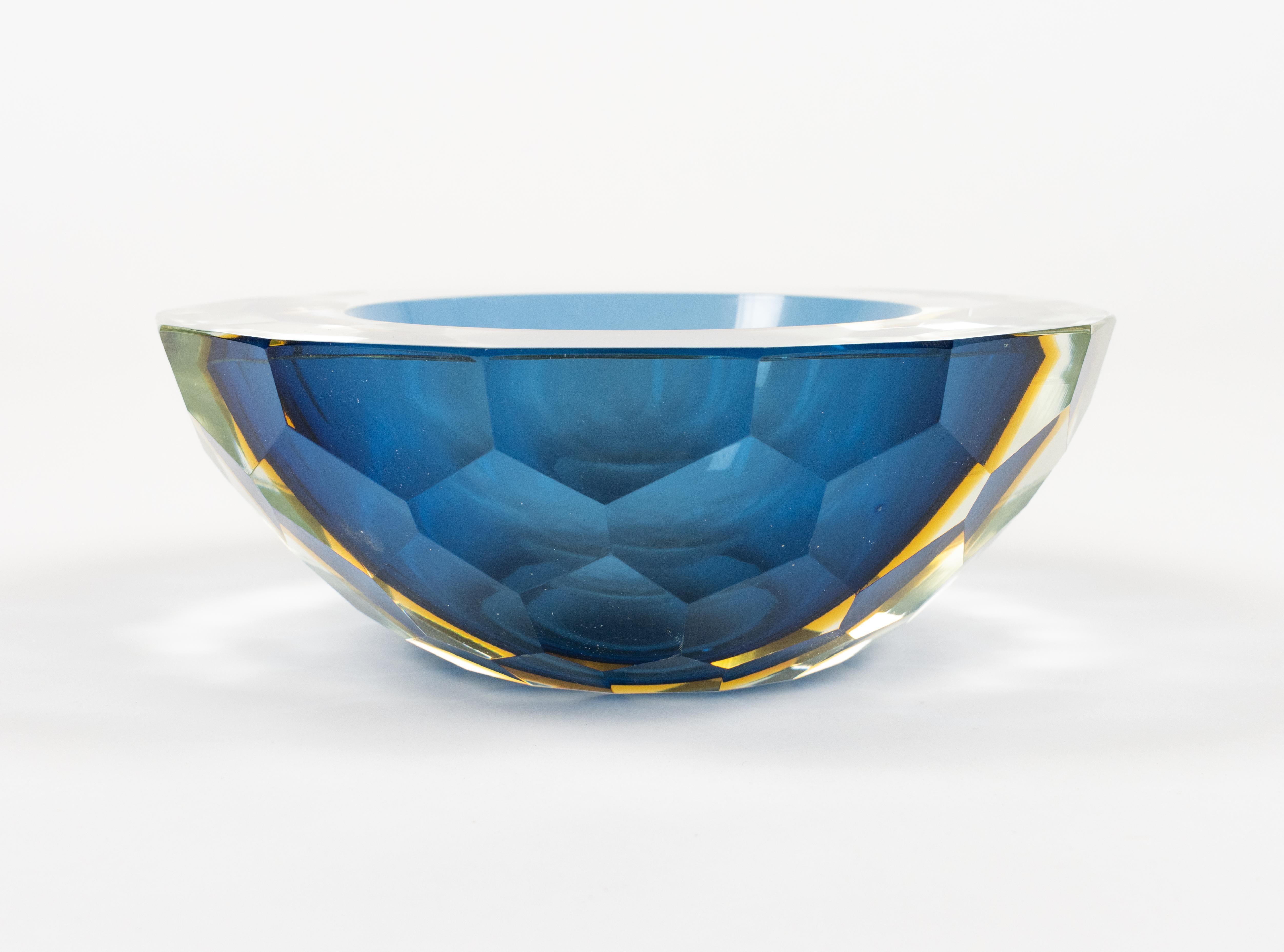 Midcentury Bowl Murano Glass Sommerso by Alessandro Mandruzzato, Italy 1970s For Sale 4