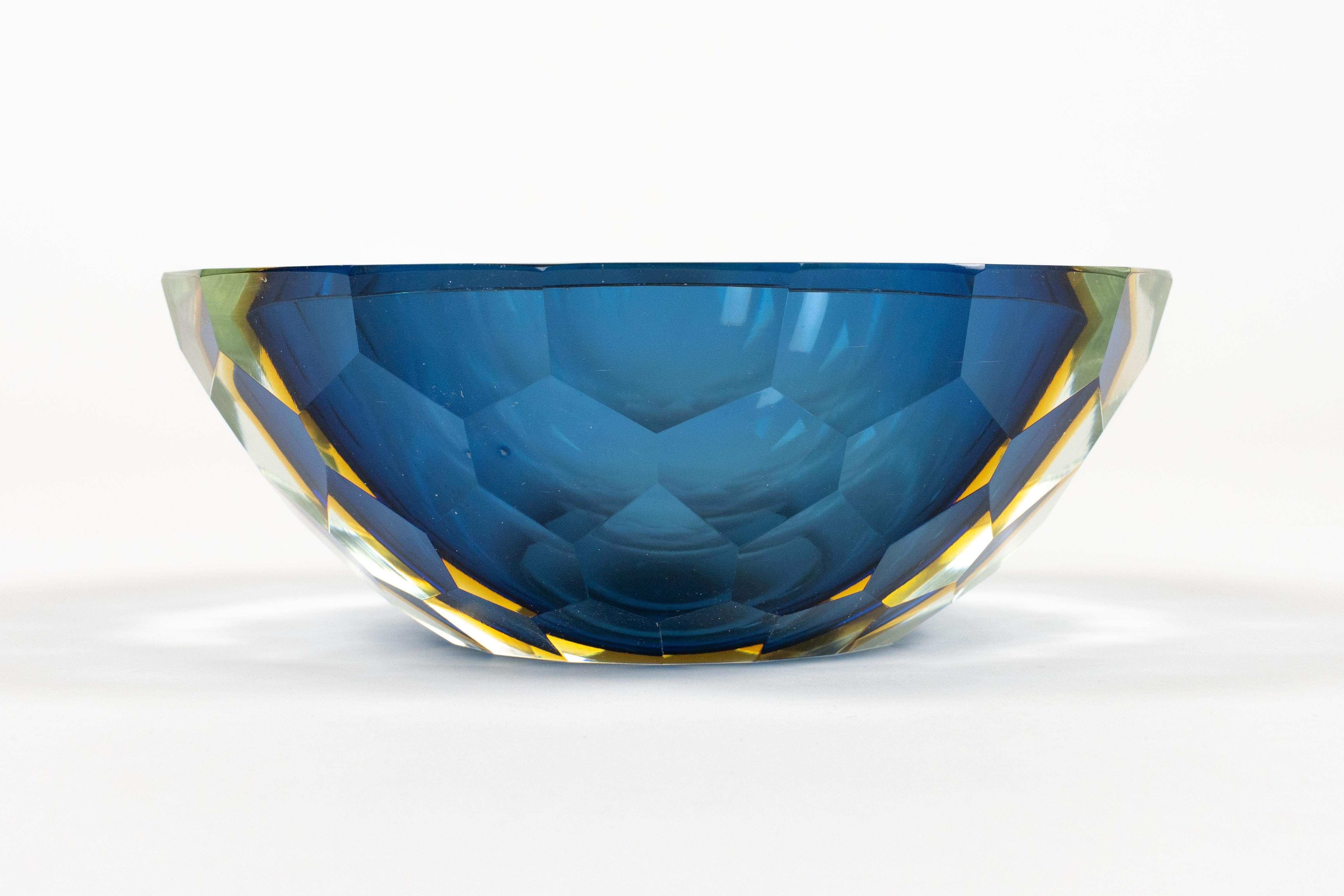 Italian Midcentury Bowl Murano Glass Sommerso by Alessandro Mandruzzato, Italy 1970s For Sale