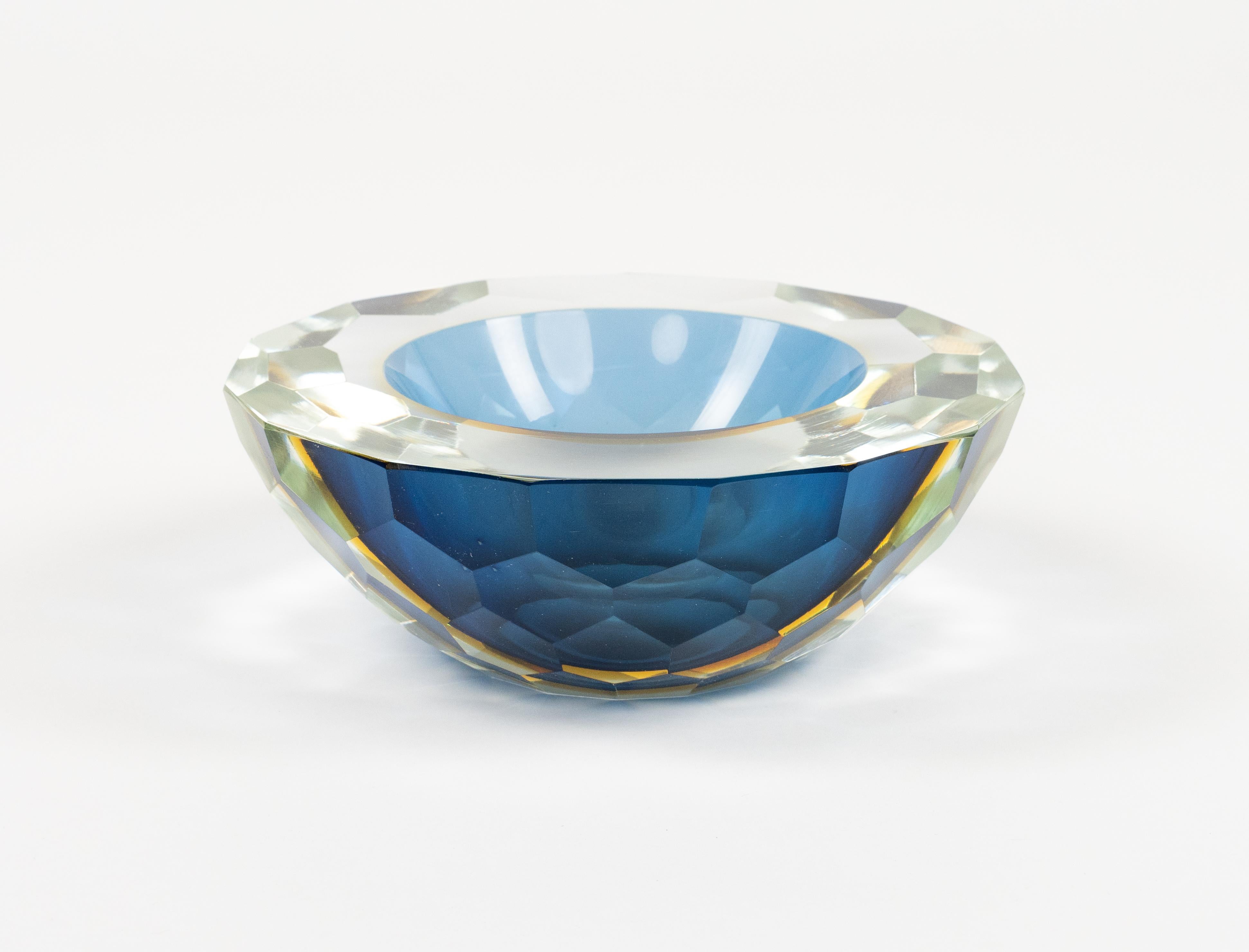 Midcentury Bowl Murano Glass Sommerso by Alessandro Mandruzzato, Italy 1970s In Good Condition For Sale In Rome, IT
