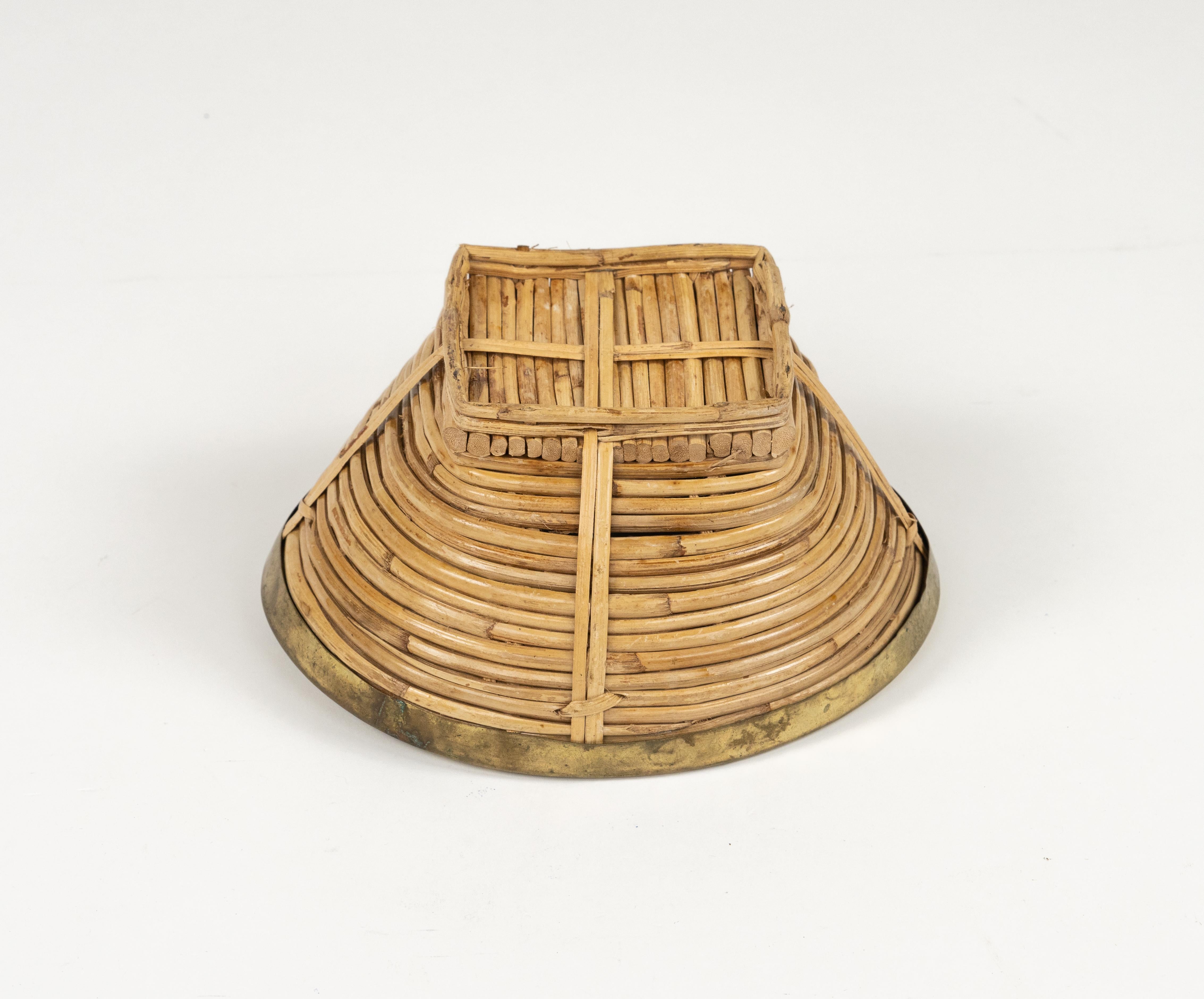 Ciotola o Vide-Poche in rattan, vimini e ottone, Italia, anni '70, del Medioevo in vendita 6