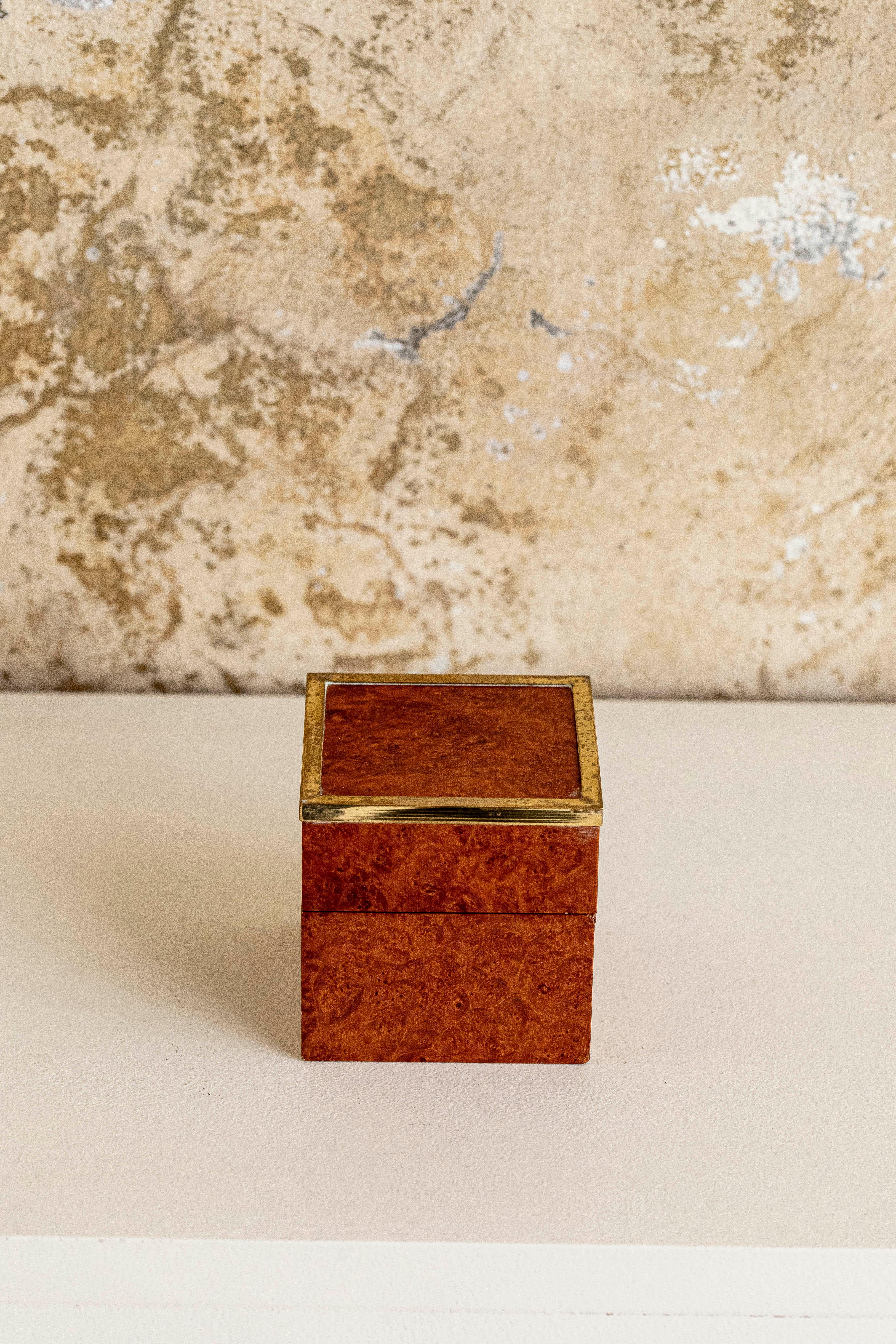 Box designed by Gabriella Crespi
Wooden and golden brass box by Gabriella Crespi. 
Recorded by Archivio Gabriella Crespi, Milan. 
Signed.

Italy 1970s
