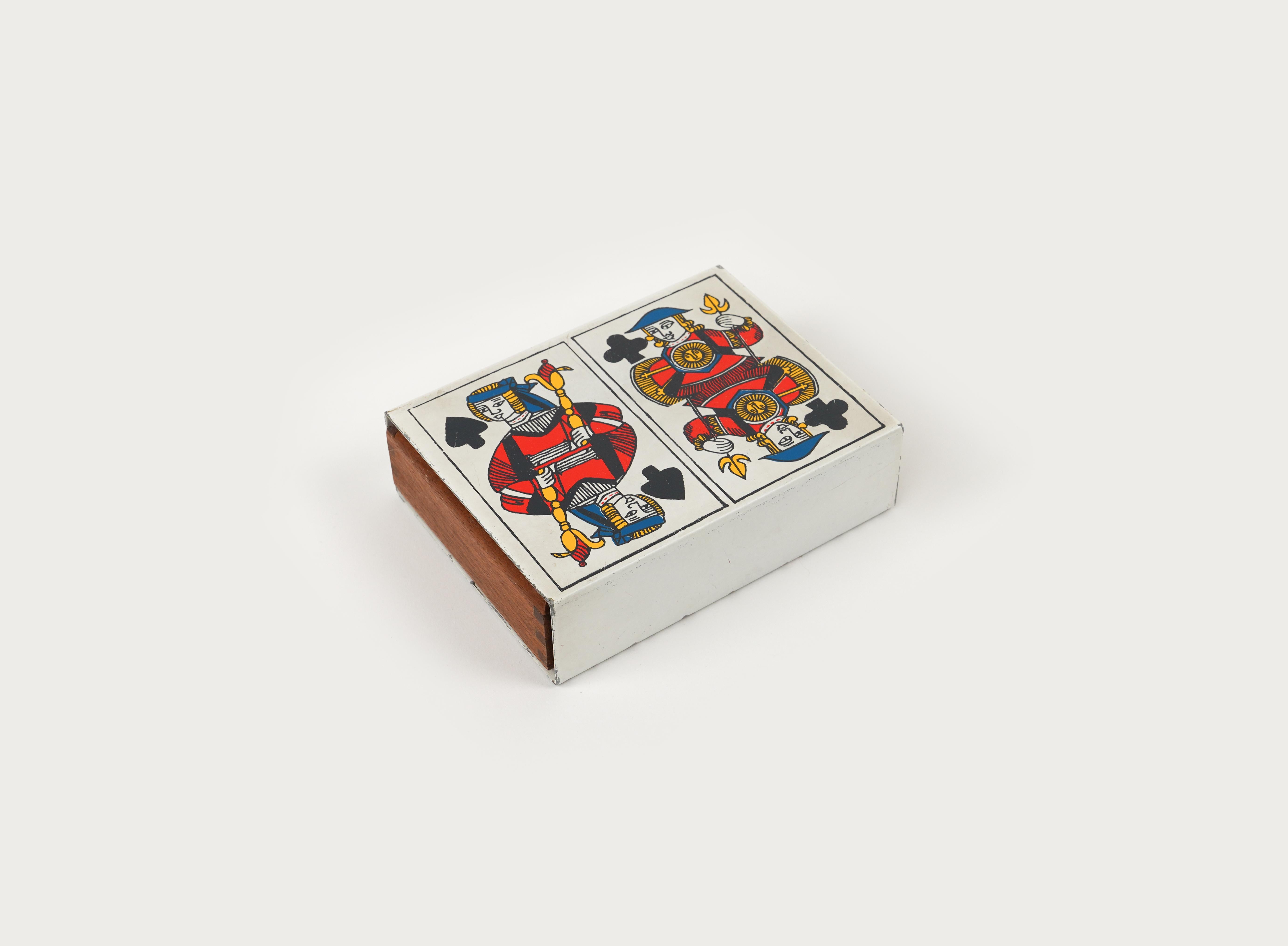 Midcentury beautiful decorative box by Piero Fornasetti.

It has a enameled metal cover with Fornasetti's iconic playing card motif and a wooden inner compartment with original felt bottom.

Made in Italy in the 1960s.

Perfect desk object or gift
