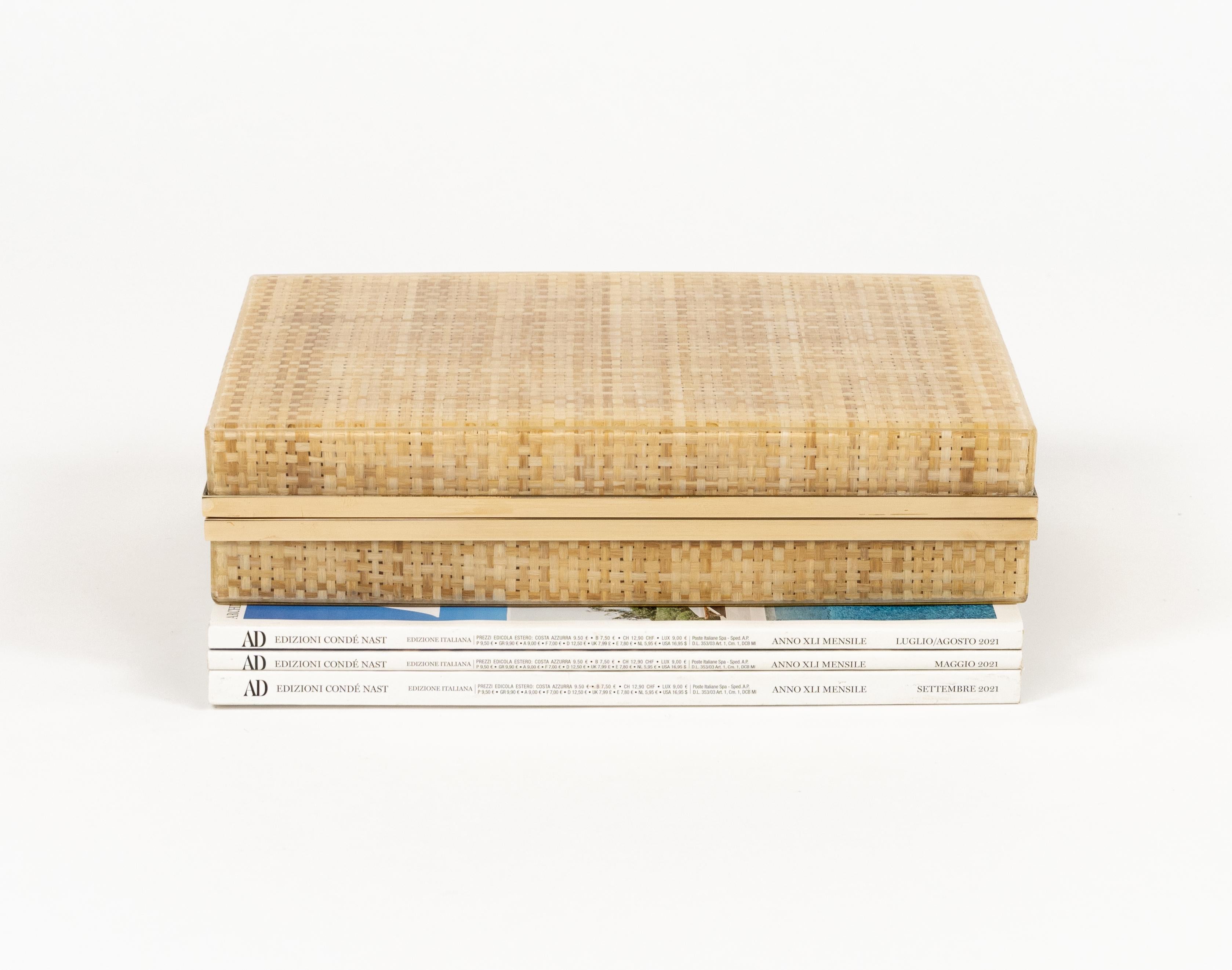 Midcentury Box aus Lucite, Weide und Messing im Stil von Christian Dior, Italien 1970er im Angebot 3
