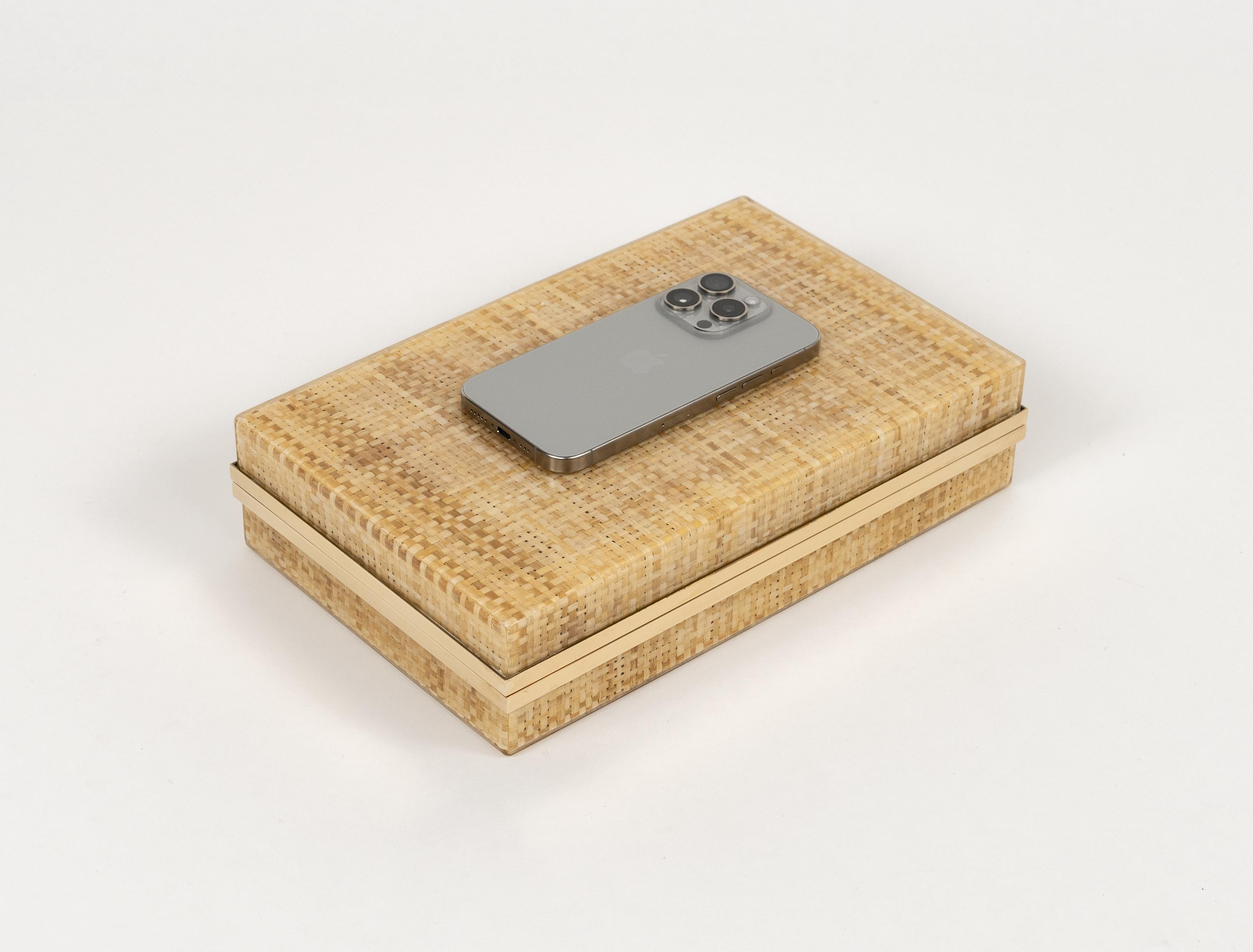 Midcentury Box aus Lucite, Weide und Messing im Stil von Christian Dior, Italien 1970er im Angebot 4