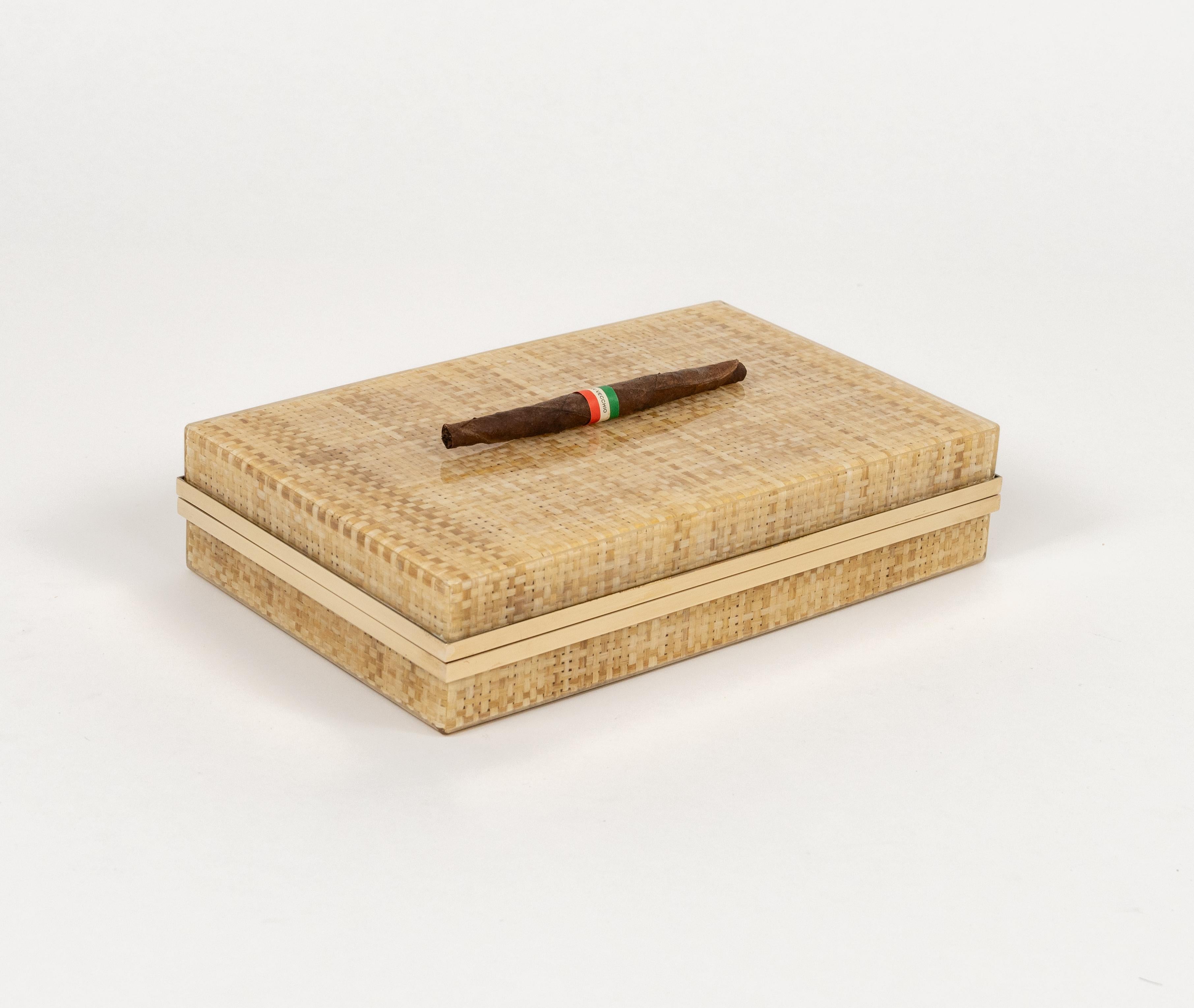 Midcentury Box aus Lucite, Weide und Messing im Stil von Christian Dior, Italien 1970er im Angebot 6