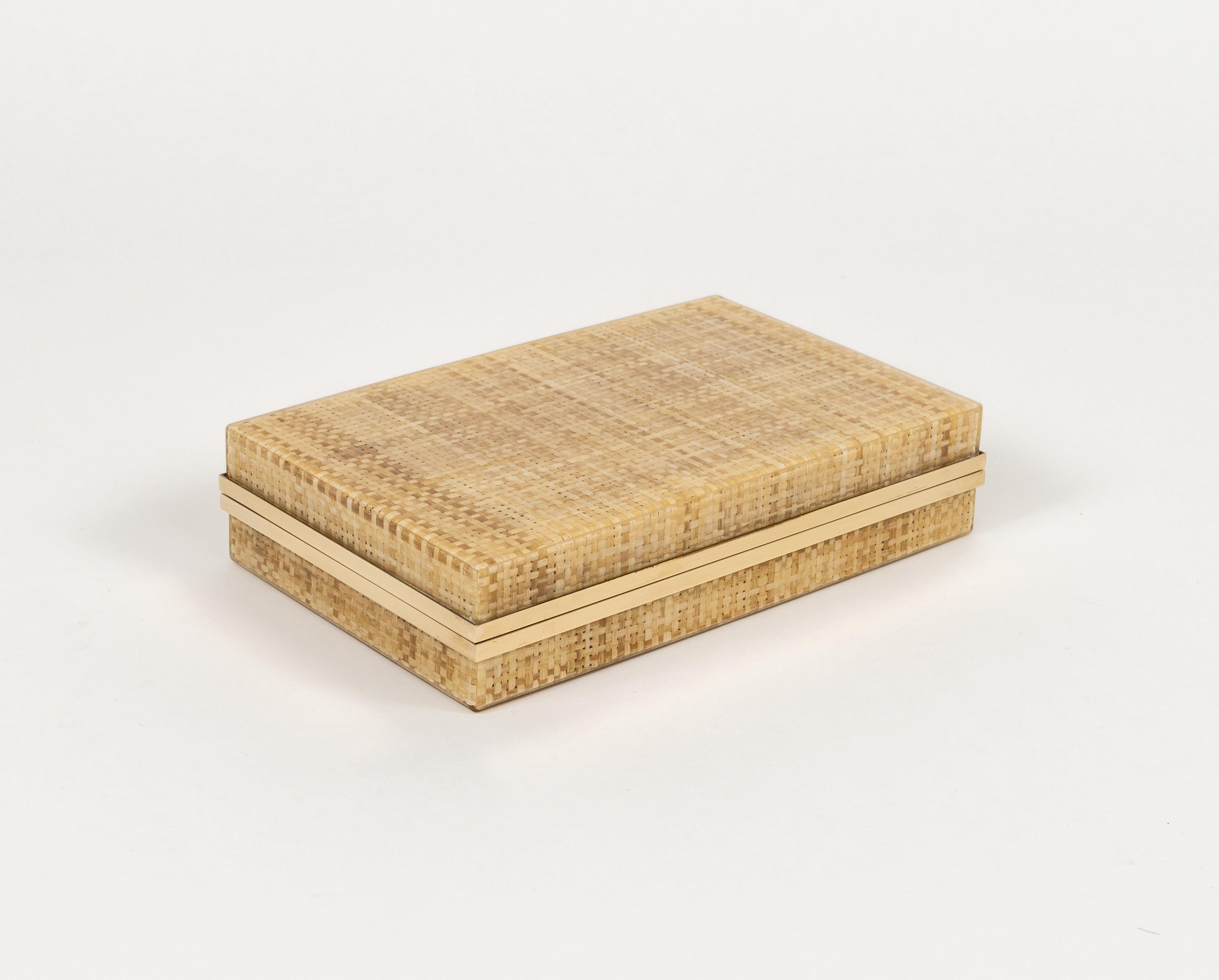 Midcentury Box aus Lucite, Weide und Messing im Stil von Christian Dior, Italien 1970er (Moderne der Mitte des Jahrhunderts) im Angebot