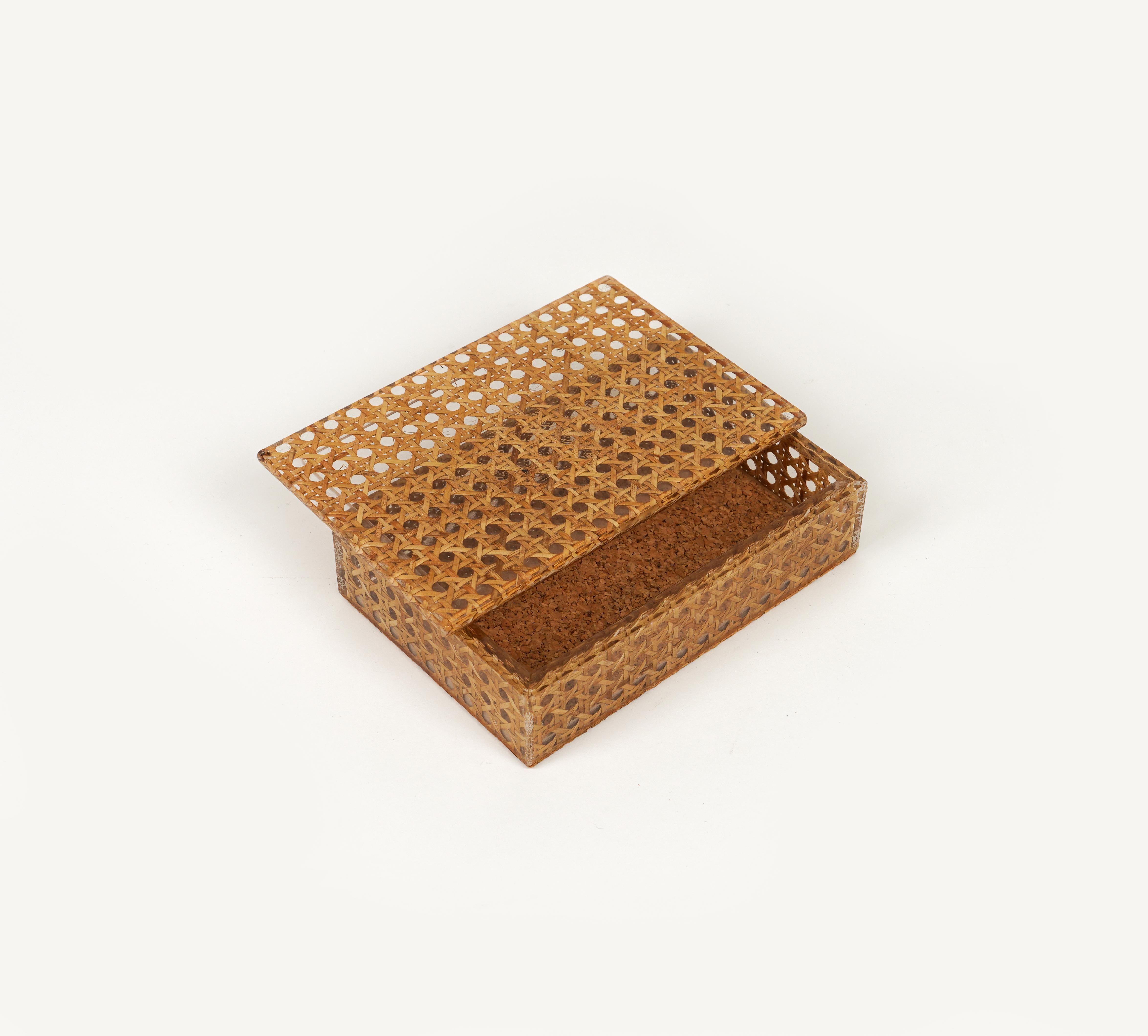 Midcentury Box in Rattan, Lucite and Cork Christian Dior Style, Italy 1970s In Good Condition For Sale In Rome, IT