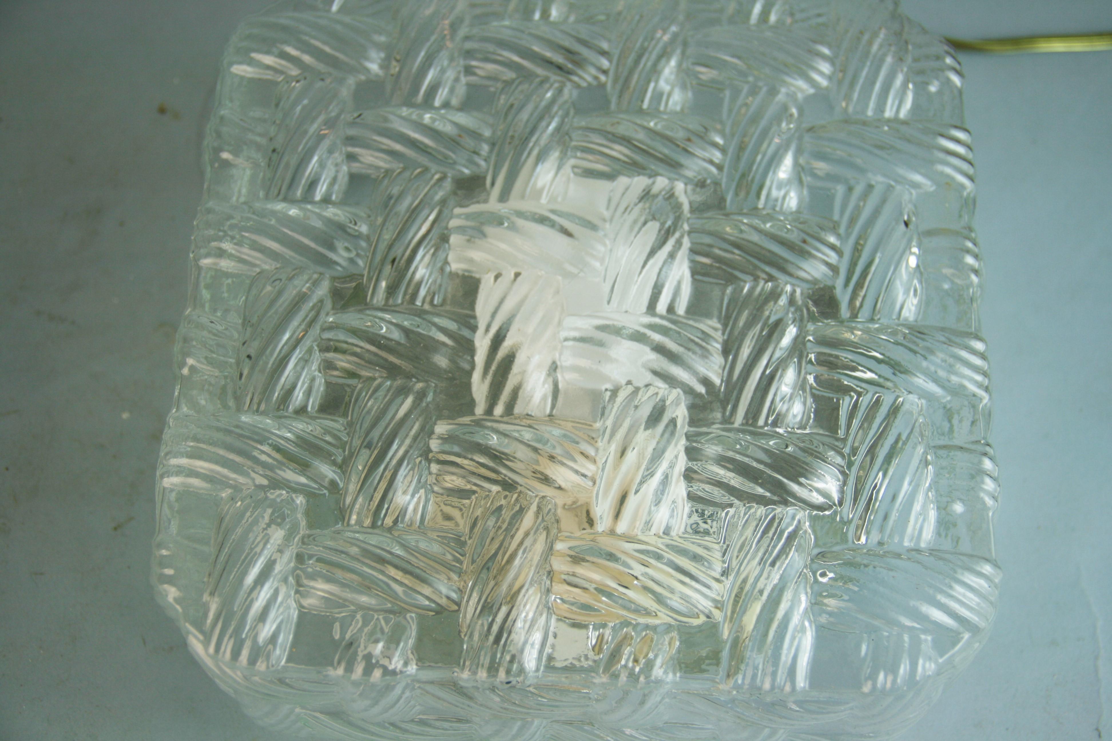 Verre d'art Milieu du siècle  Encastré en verre clair tressé en vente