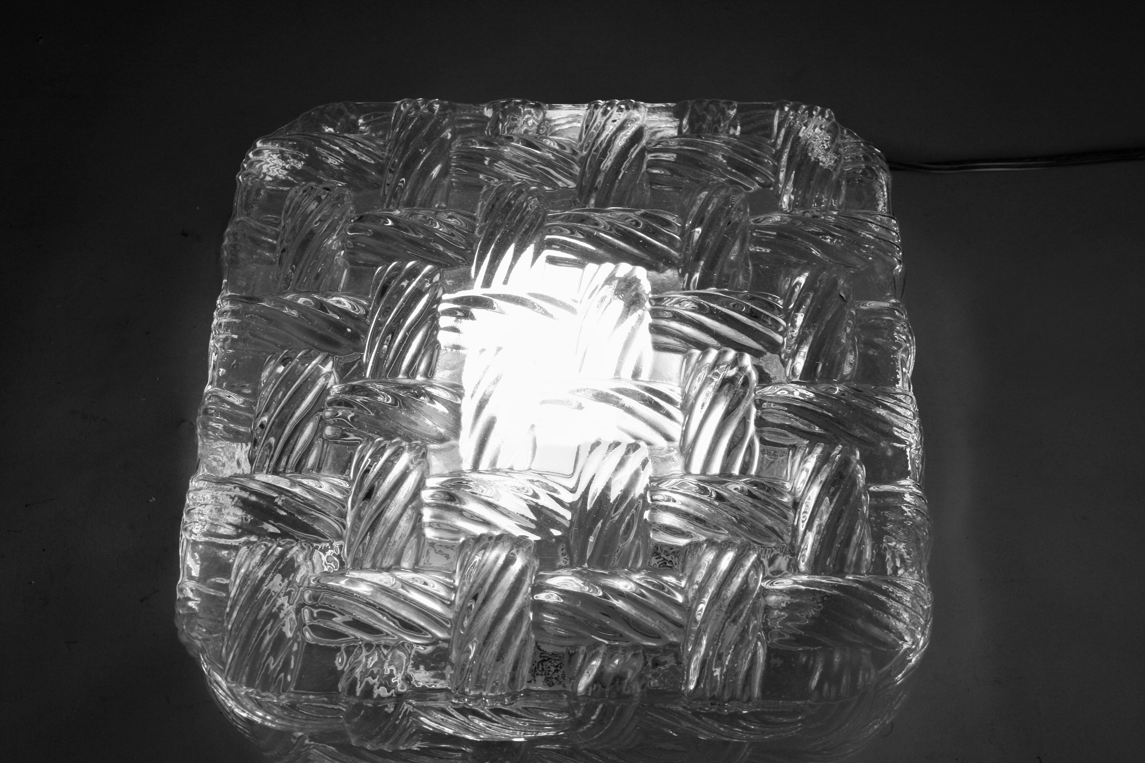 Milieu du siècle  Encastré en verre clair tressé en vente 1