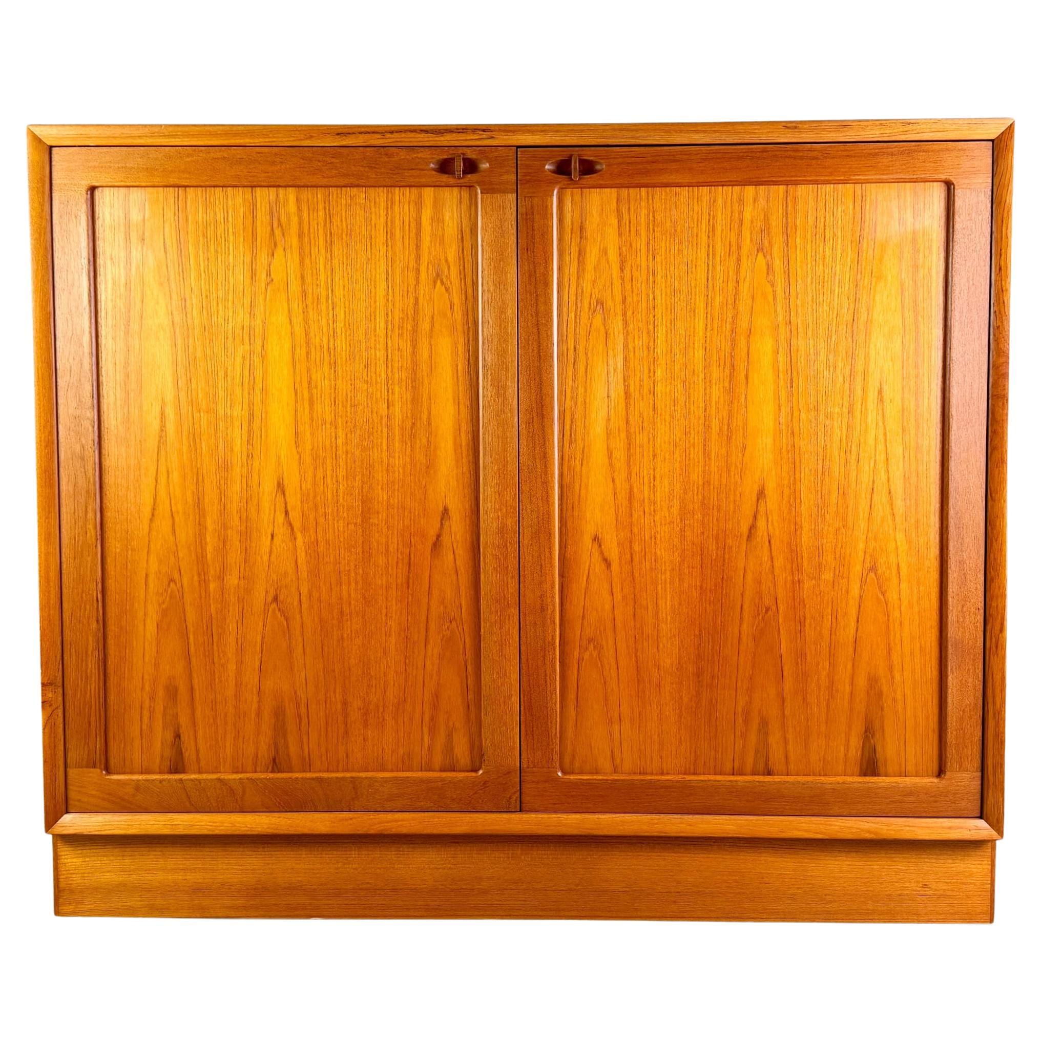 Midcentury Bramin Kommode Anrichte H.W. Klein Teak Schrank
