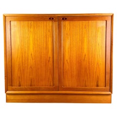 Bramin Kommode Anrichte H.W. de mediados de siglo Teca Klein Schrank
