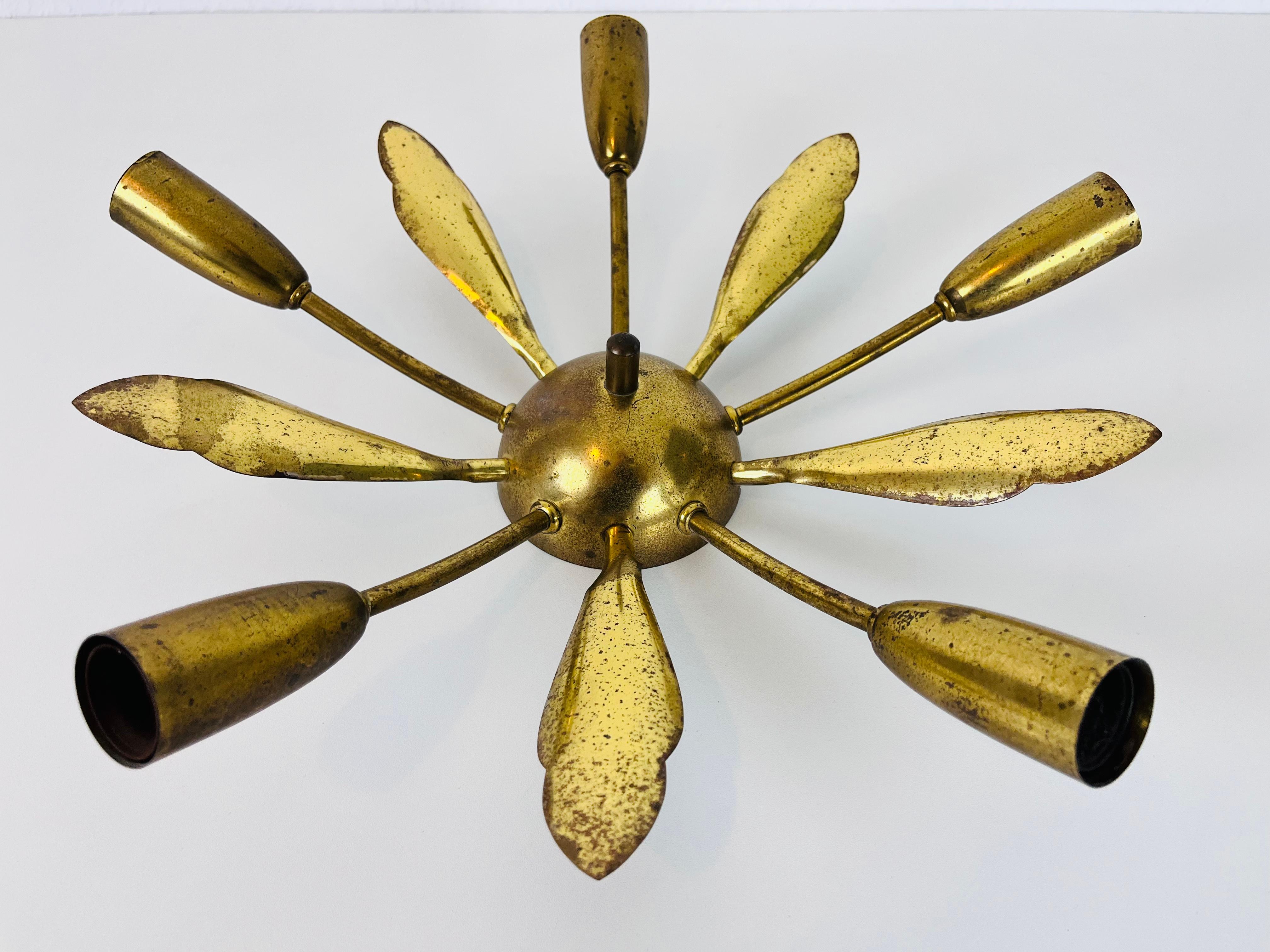 Midcentury Brass 5-Arm Sputnik Chandelier, 1960s In Good Condition For Sale In Hagenbach, DE