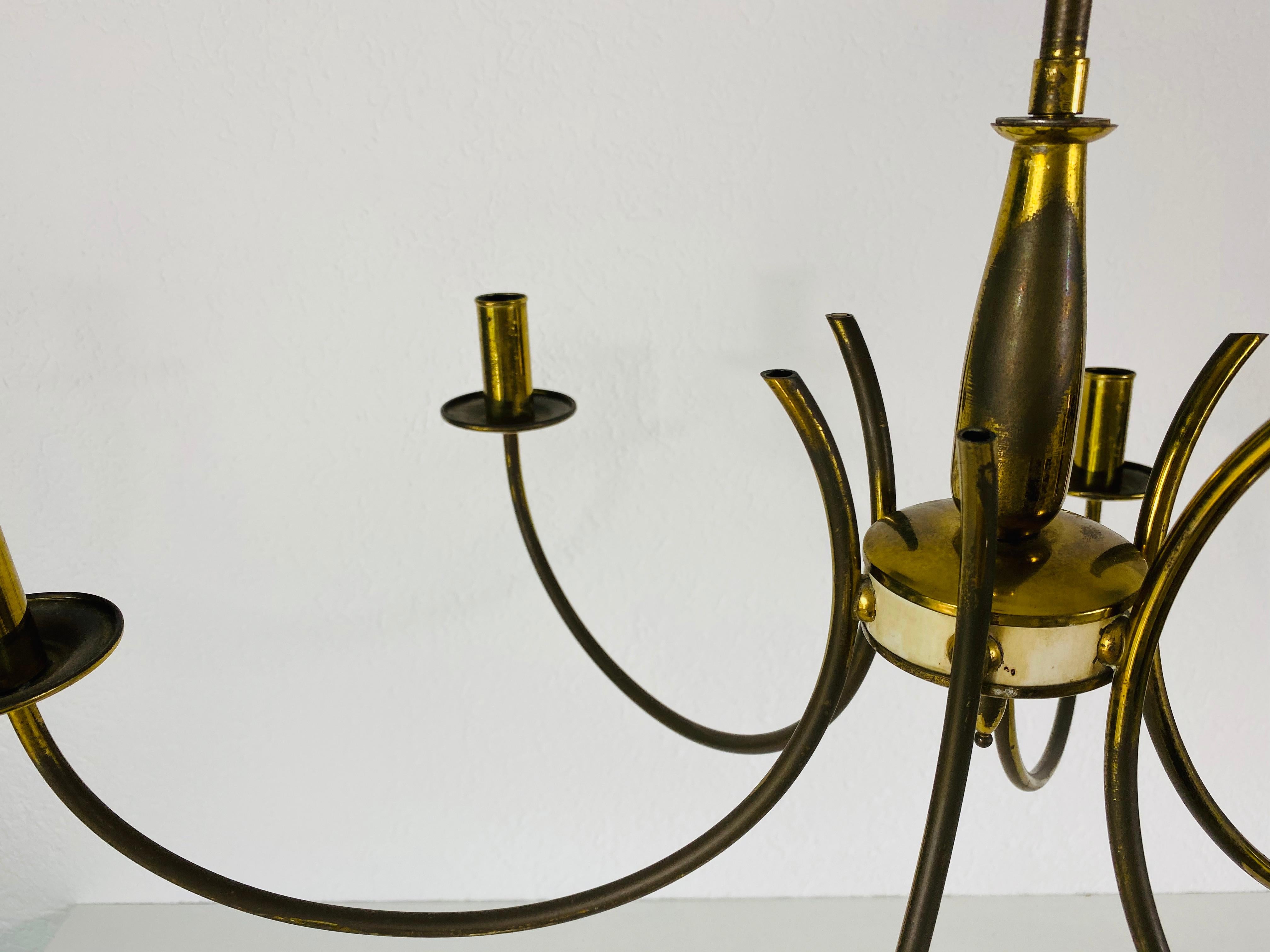 Midcentury Brass 6-Arm Sputnik Chandelier, 1960s In Good Condition For Sale In Hagenbach, DE