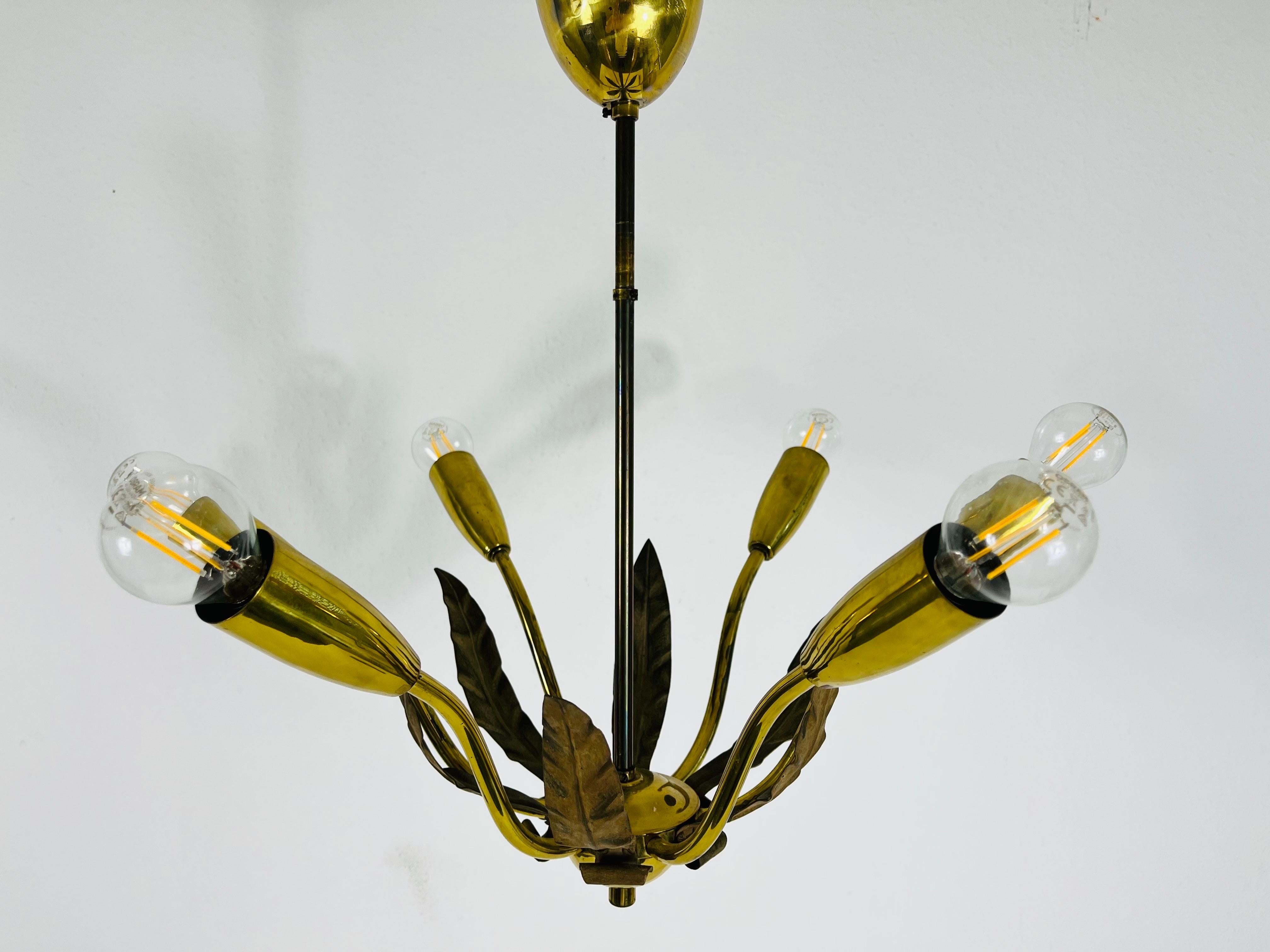 Midcentury Brass 8-Arm Sputnik Chandelier by Vereinigte Werkstätte, 1960s For Sale 7