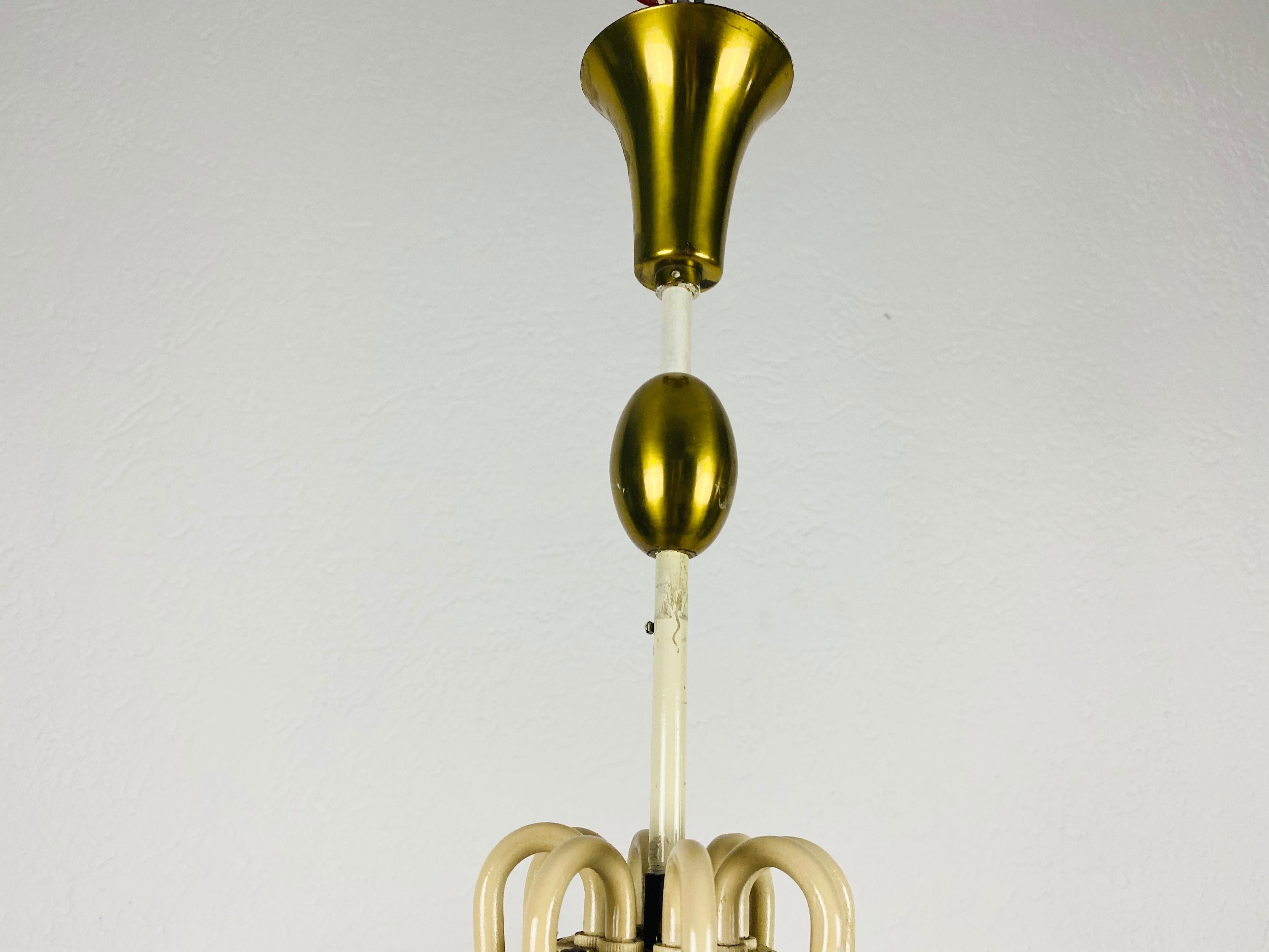 Midcentury Brass 8-Arm Sputnik Chandelier by Vereinigte Werkstätte, 1960s In Good Condition For Sale In Hagenbach, DE