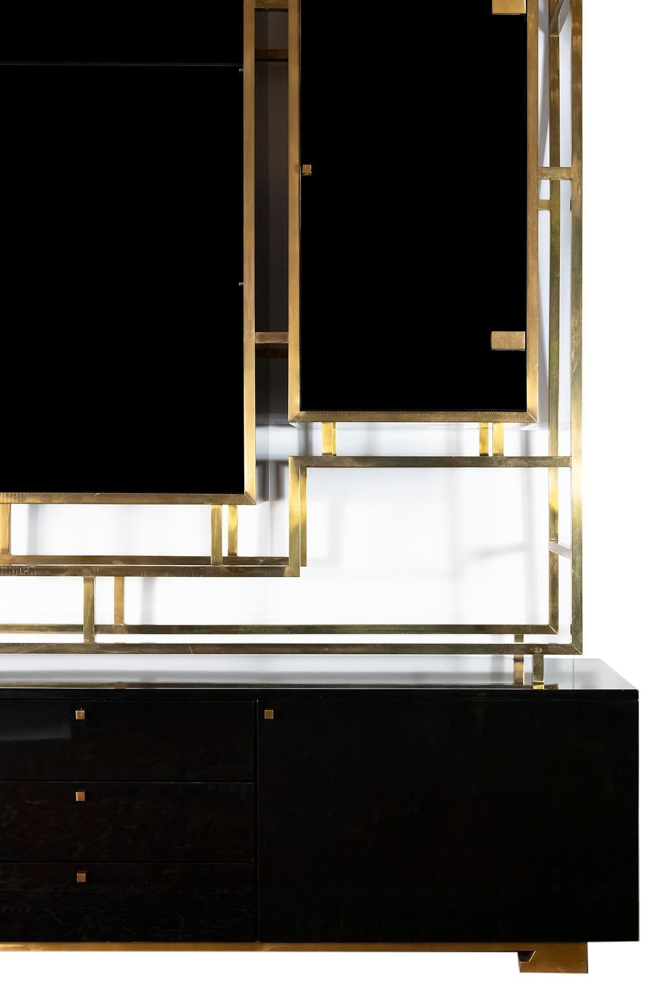 Midcentury Brass and Black Lacquered Wood Étagère/Sideboard by Kim Moltzer In Good Condition In Vilnius, LT