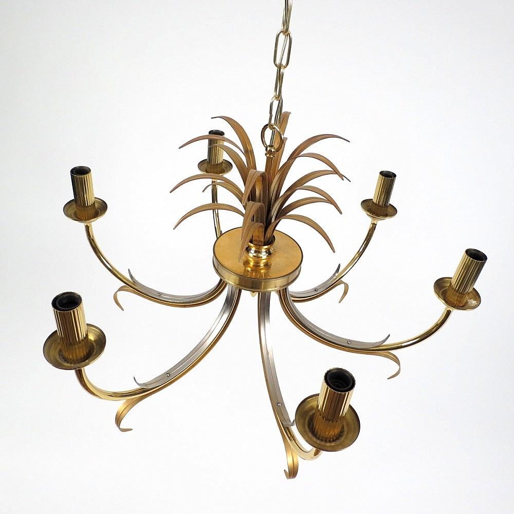 Beautiful, eye-catching pineapple leaf chandelier made from brass and chrome with eight lightpoints.

This Regency chandelier strongly resembles the style of Maison Jansen.

Very good condition.

1960s, Belgium

Measures: Height