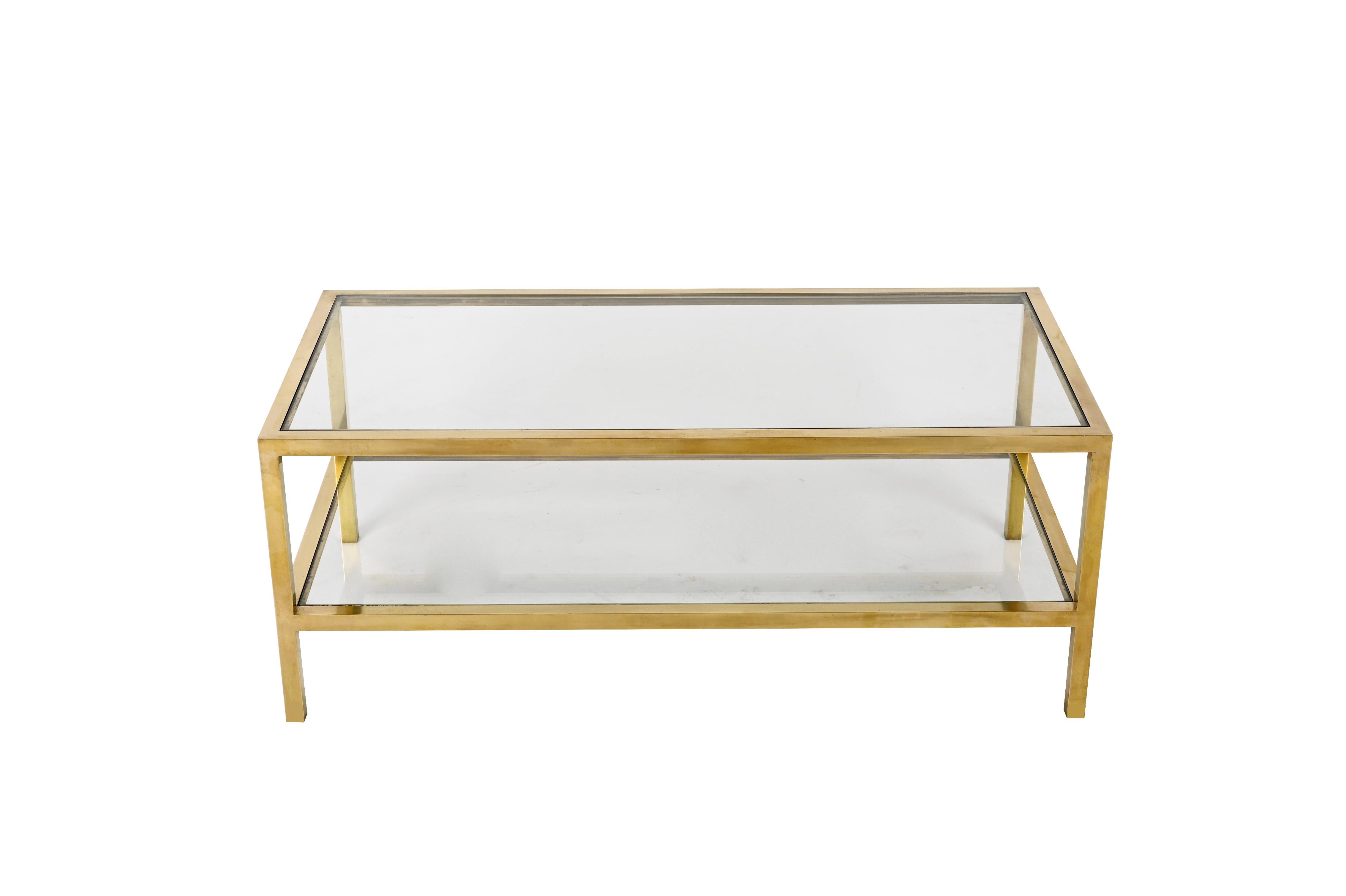 Amazing Mid-Century Modern rectangular coffee table with a brass structure and two-tiered glass tops. This fantastic piece was produced in Italy during the 1970s.

A luxurious item with a rectangular structure made of straight and clean lines with