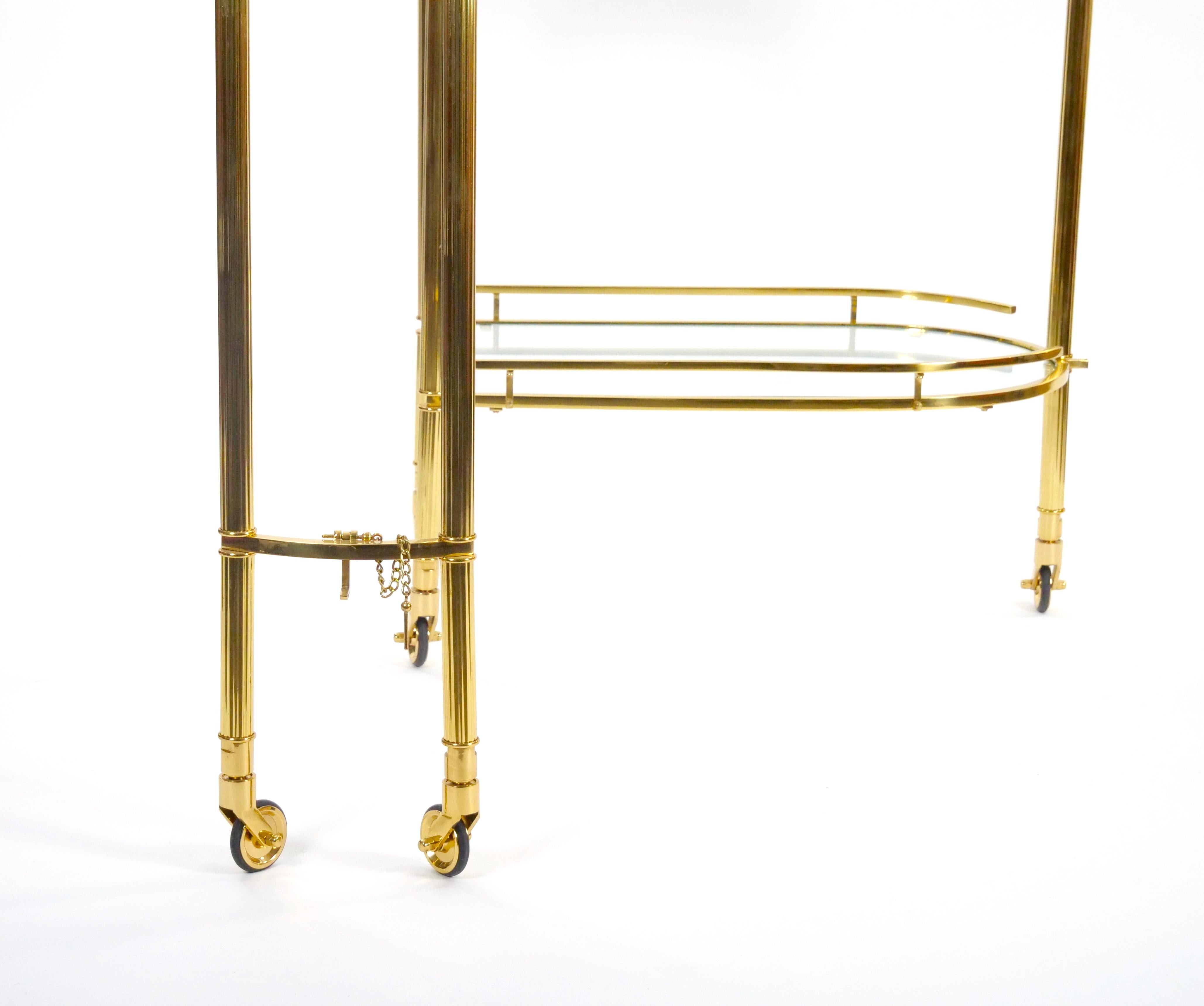 Carrito de bar basculante italiano de latón y cristal de mediados de siglo en venta 7