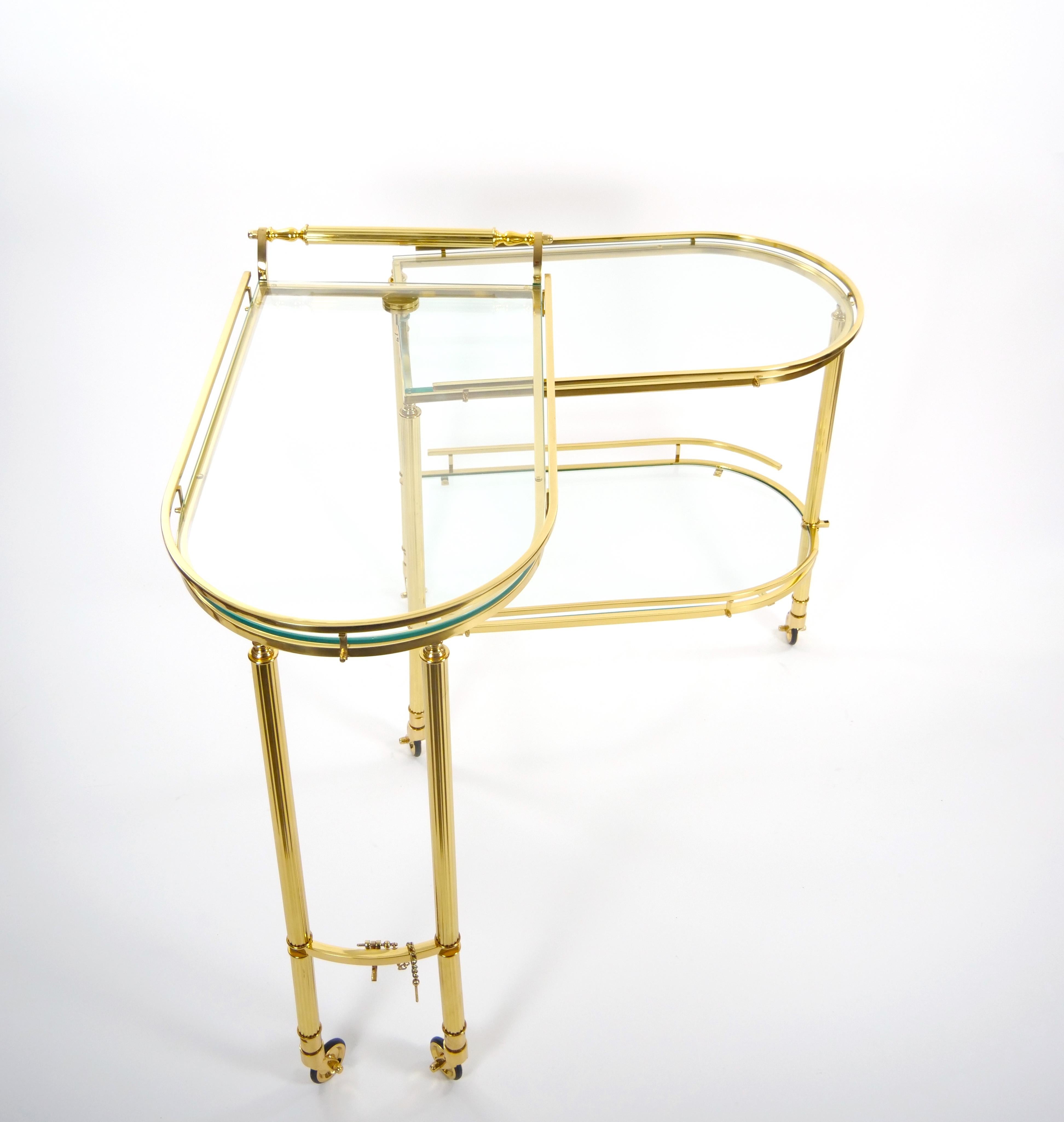 Carrito de bar basculante italiano de latón y cristal de mediados de siglo en Bueno estado para la venta en Tarry Town, NY